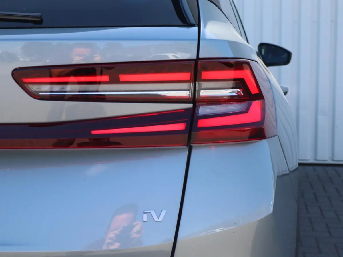 1.5 TSI 204pk PHEV Business Edition Plus | Panoramadak | 19" velgen