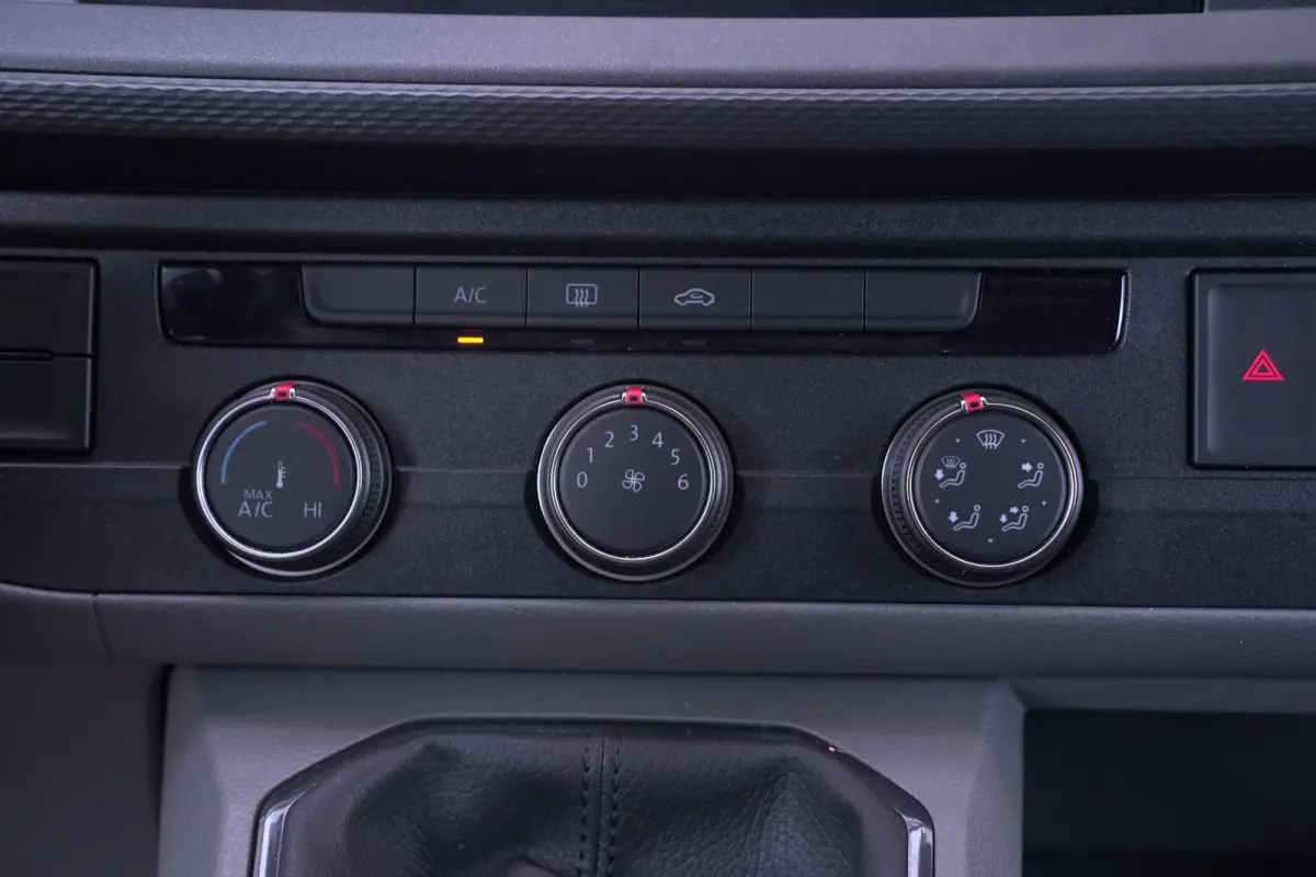 2.0 TDI 110 pk L2H1 Airco, Apple Carplay, Camera, Cruise Control, Laadruimte Pakket, PDC V+A, 3-Zits
