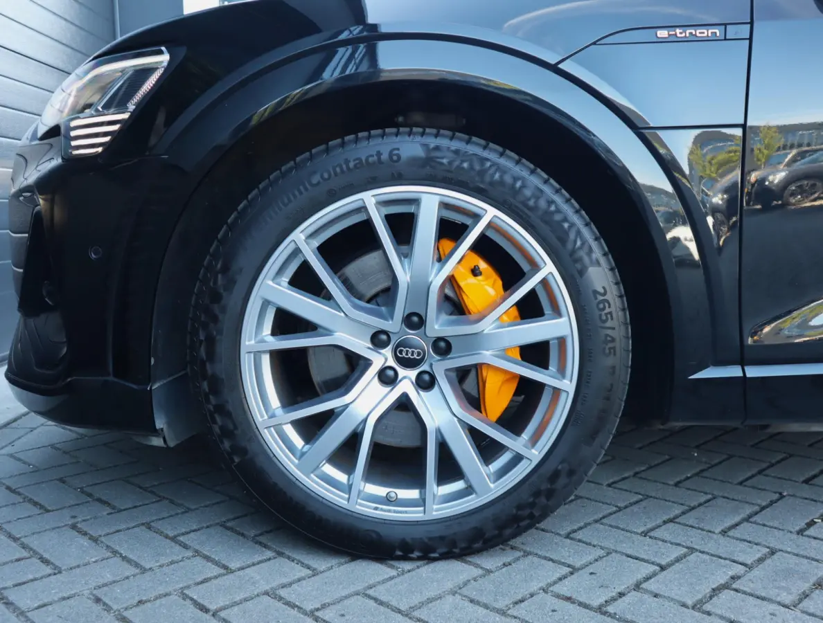 e-tron 55 quattro advanced Pro Line Plus 95 kWh | Pano | Trekhaak | ACC | Leer