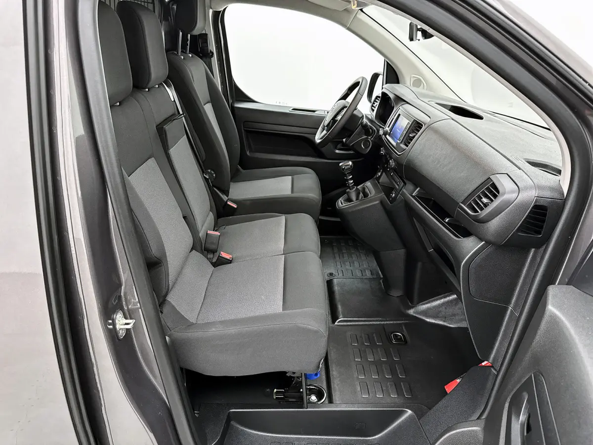 2.0 D-4D 145pk Navigatie Blind Spot Camera