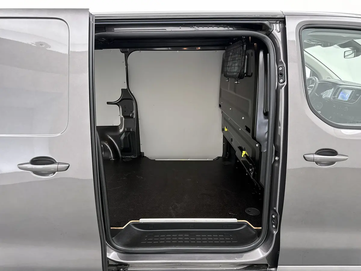 2.0 D-4D 145pk Navigatie Blind Spot Camera