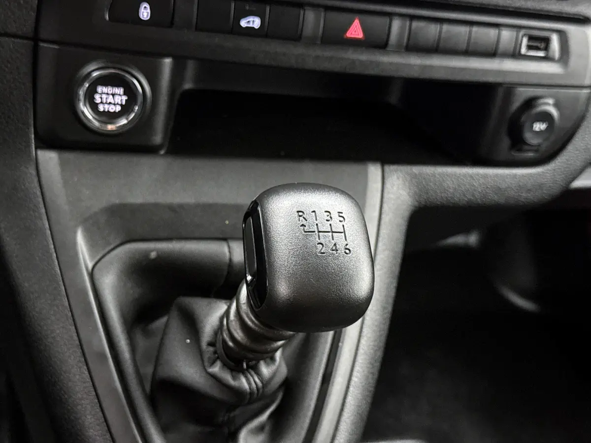 2.0 D-4D 145pk Navigatie Blind Spot Camera