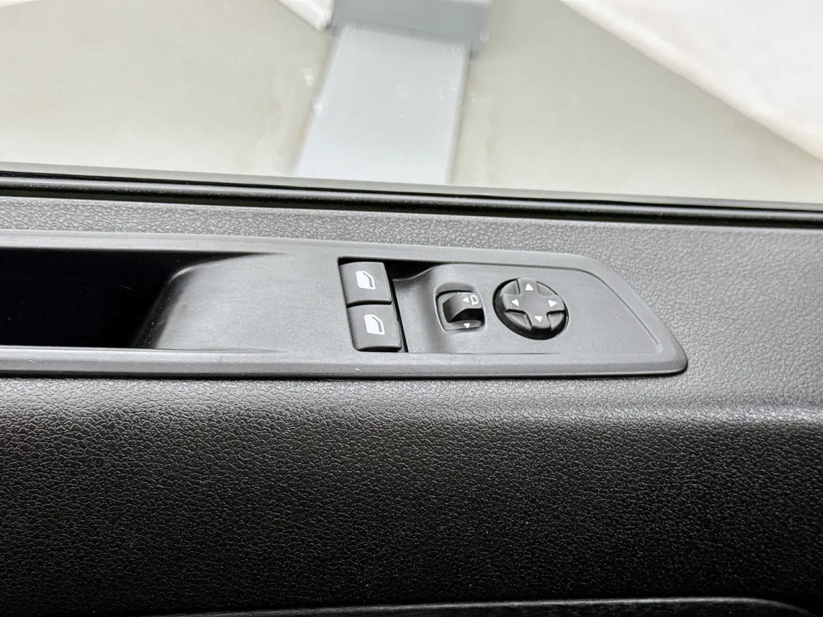 2.0 D-4D 145pk Navigatie Blind Spot Camera