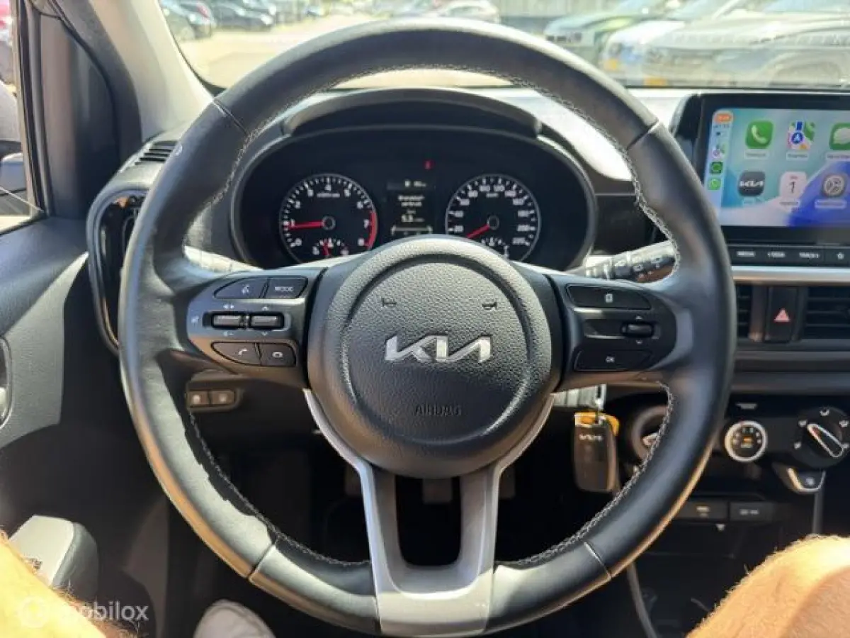 1.0 Dynamic Edition - Stoel & Stuurverwarming, Navigatie via Carplay, Camera achter, Airco, Electr - ramen en spiegels, Deurvergr. met afst.diening, Priveglas, Sport Velgen
