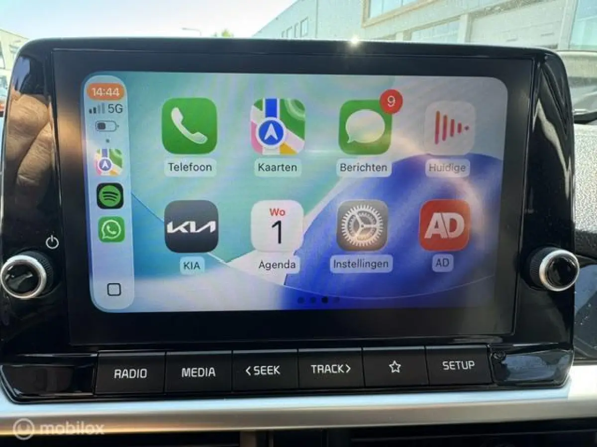 1.0 Dynamic Edition - Stoel & Stuurverwarming, Navigatie via Carplay, Camera achter, Airco, Electr - ramen en spiegels, Deurvergr. met afst.diening, Priveglas, Sport Velgen