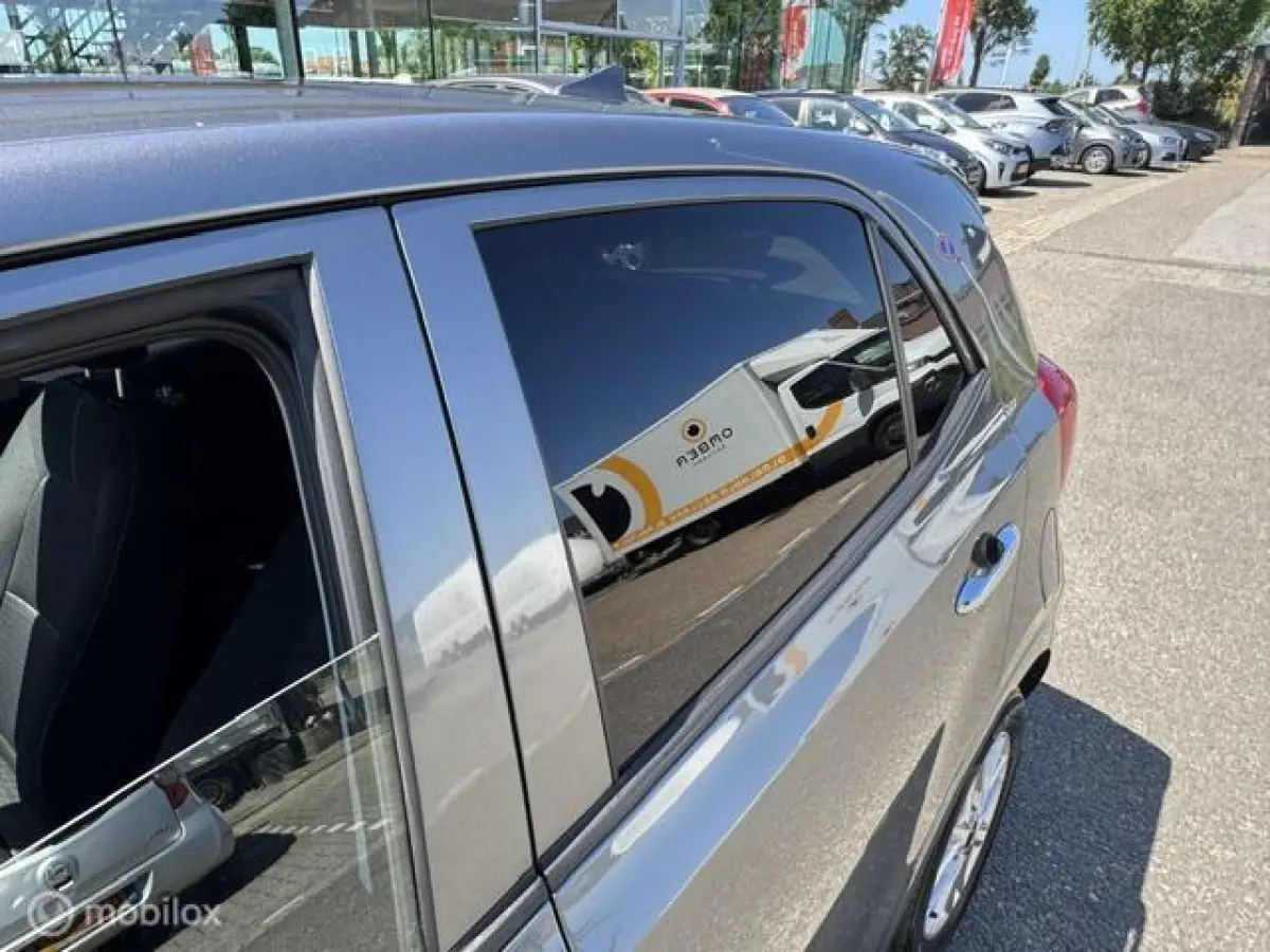 1.0 Dynamic Edition - Stoel & Stuurverwarming, Navigatie via Carplay, Camera achter, Airco, Electr - ramen en spiegels, Deurvergr. met afst.diening, Priveglas, Sport Velgen