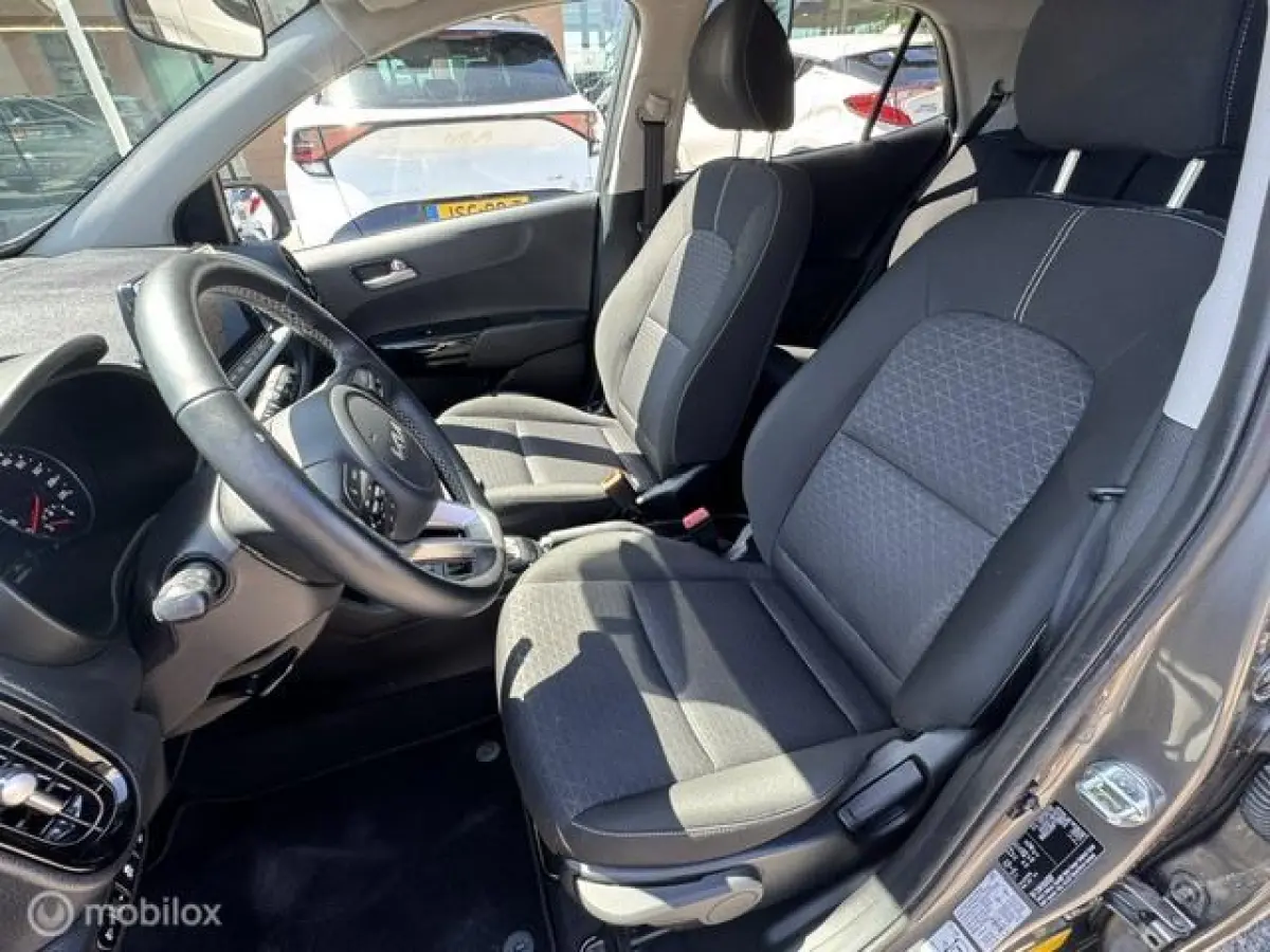 1.0 Dynamic Edition - Stoel & Stuurverwarming, Navigatie via Carplay, Camera achter, Airco, Electr - ramen en spiegels, Deurvergr. met afst.diening, Priveglas, Sport Velgen