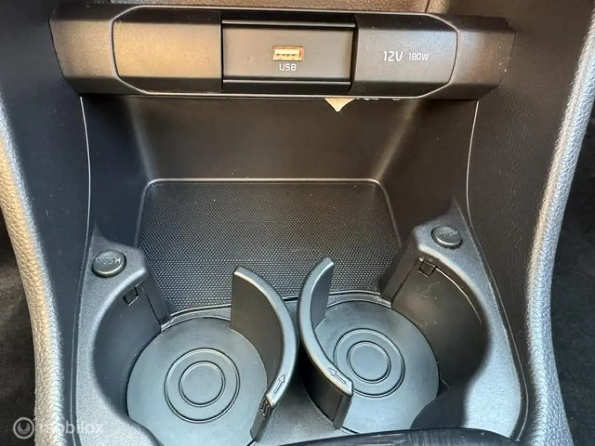 1.0 Dynamic Edition - Stoel & Stuurverwarming, Navigatie via Carplay, Camera achter, Airco, Electr - ramen en spiegels, Deurvergr. met afst.diening, Priveglas, Sport Velgen