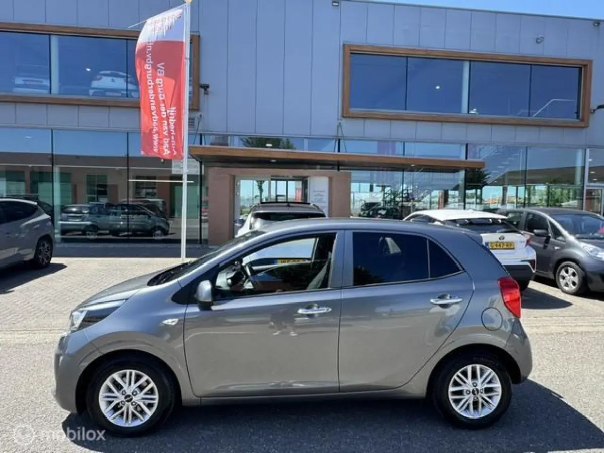 1.0 Dynamic Edition - Stoel & Stuurverwarming, Navigatie via Carplay, Camera achter, Airco, Electr - ramen en spiegels, Deurvergr. met afst.diening, Priveglas, Sport Velgen