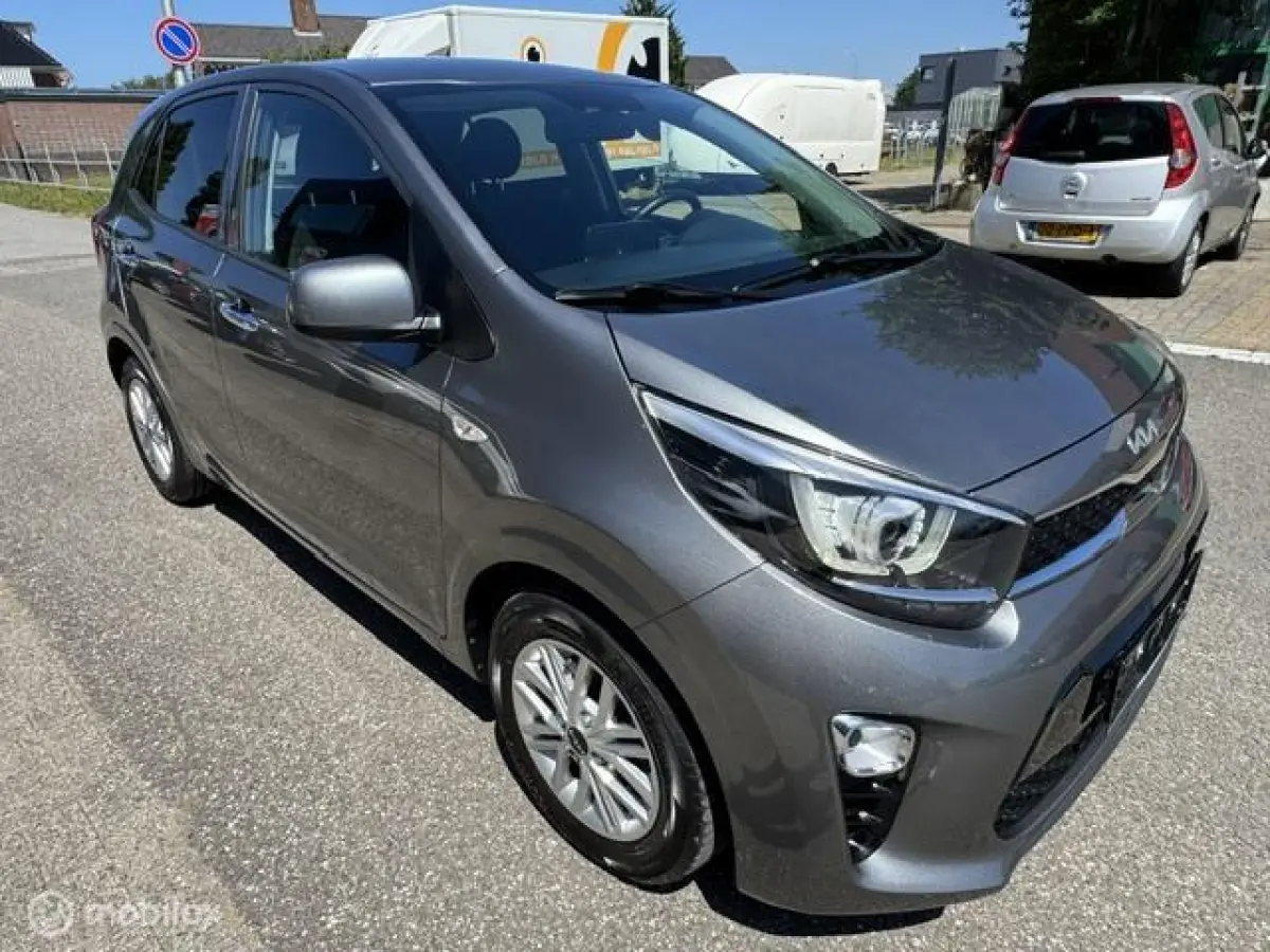 1.0 Dynamic Edition - Stoel & Stuurverwarming, Navigatie via Carplay, Camera achter, Airco, Electr - ramen en spiegels, Deurvergr. met afst.diening, Priveglas, Sport Velgen