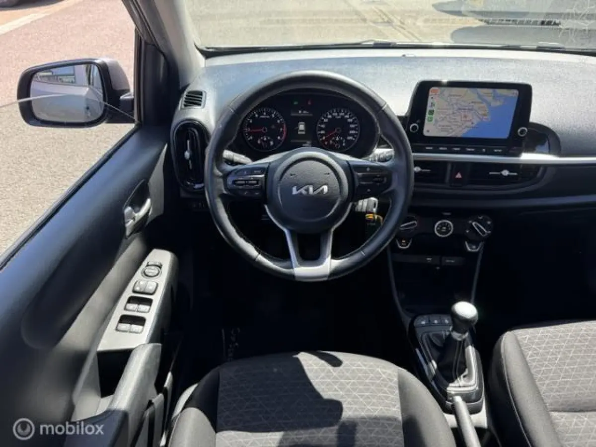 1.0 Dynamic Edition - Stoel & Stuurverwarming, Navigatie via Carplay, Camera achter, Airco, Electr - ramen en spiegels, Deurvergr. met afst.diening, Priveglas, Sport Velgen