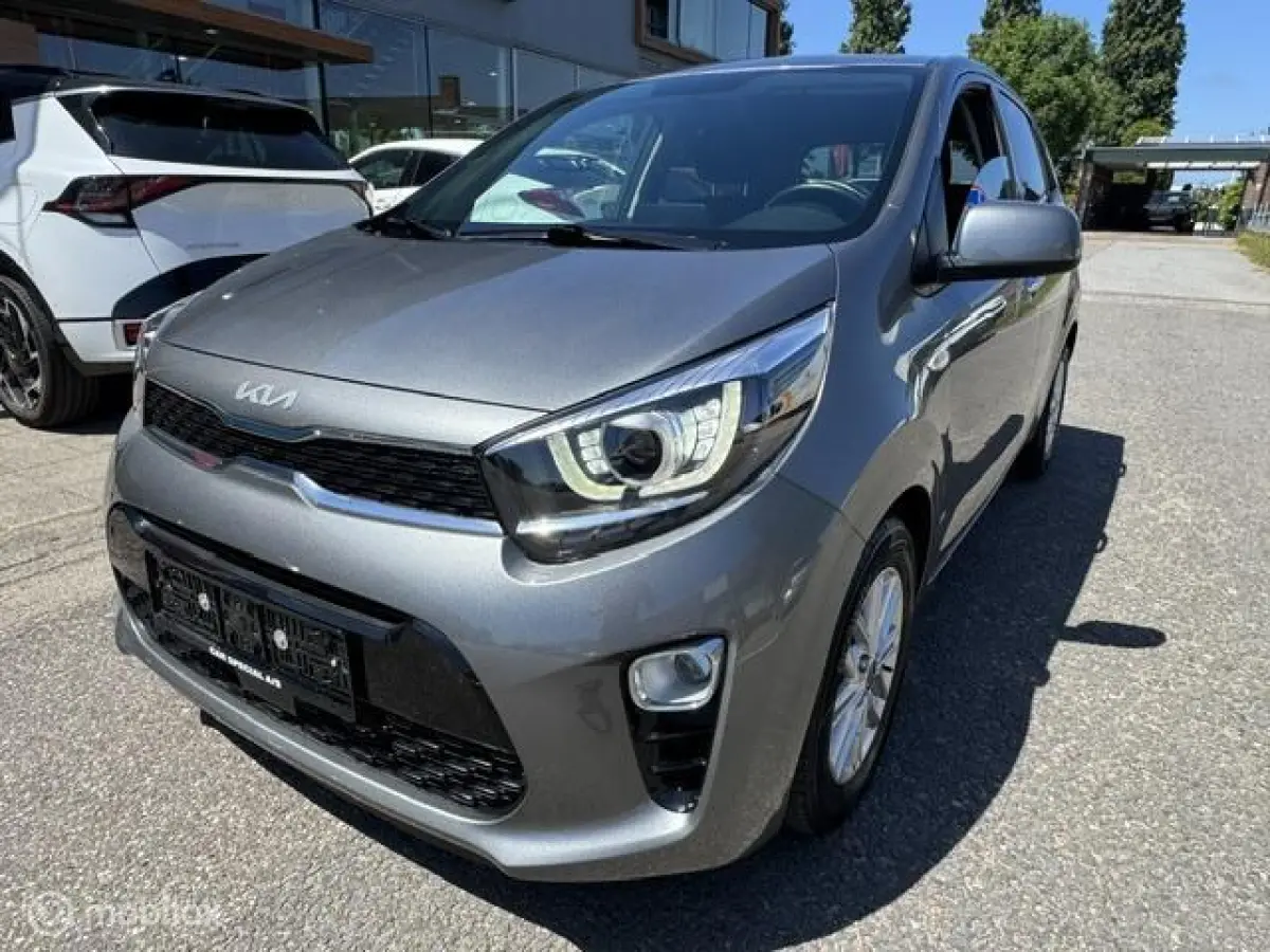 1.0 Dynamic Edition - Stoel & Stuurverwarming, Navigatie via Carplay, Camera achter, Airco, Electr - ramen en spiegels, Deurvergr. met afst.diening, Priveglas, Sport Velgen