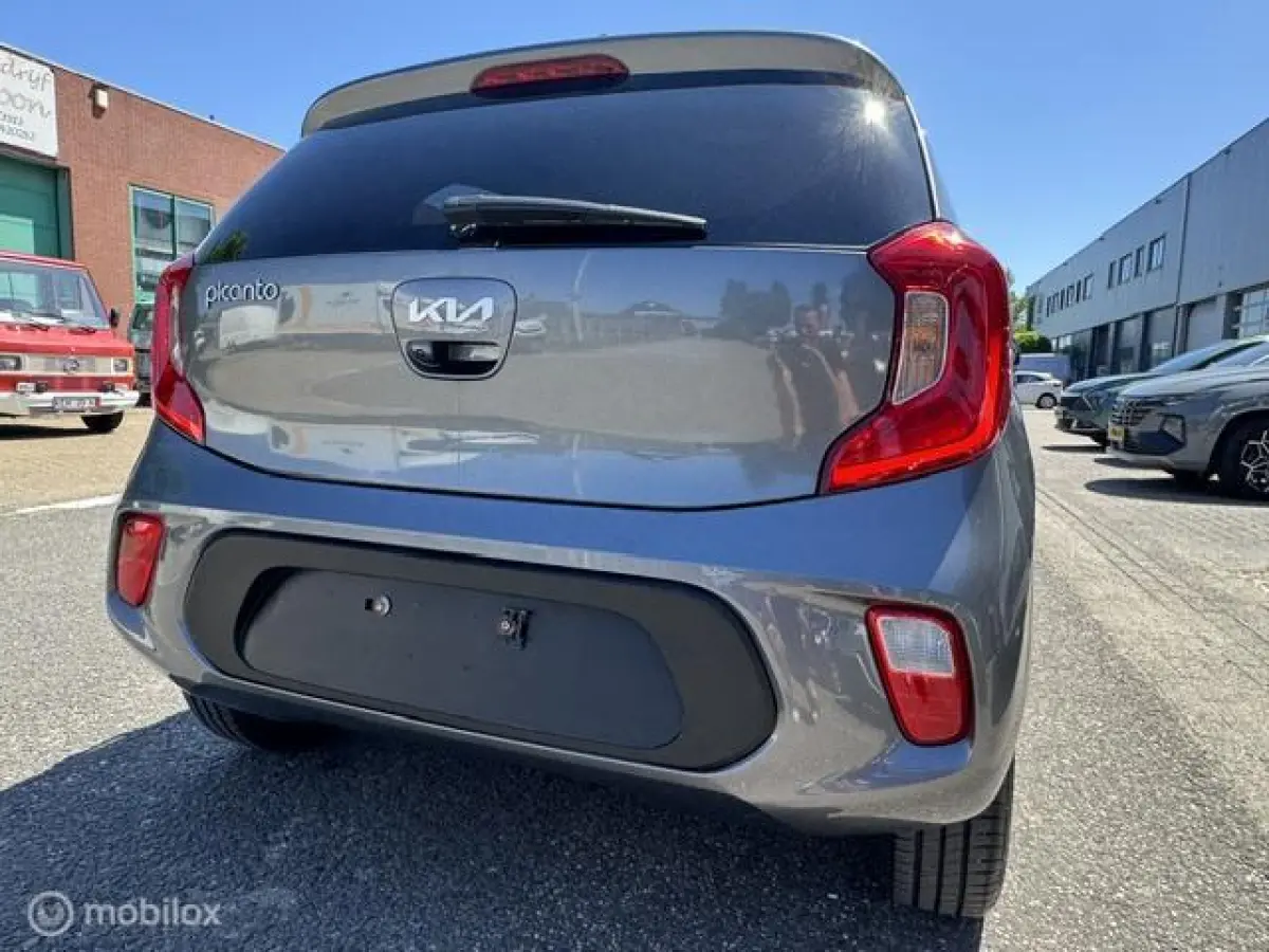 1.0 Dynamic Edition - Stoel & Stuurverwarming, Navigatie via Carplay, Camera achter, Airco, Electr - ramen en spiegels, Deurvergr. met afst.diening, Priveglas, Sport Velgen