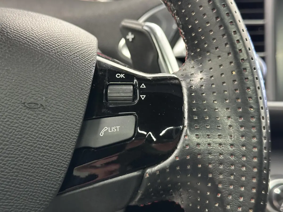 1.2 PureTech GT-Line PANO CARPLAY NAVI ECC CRUISE.