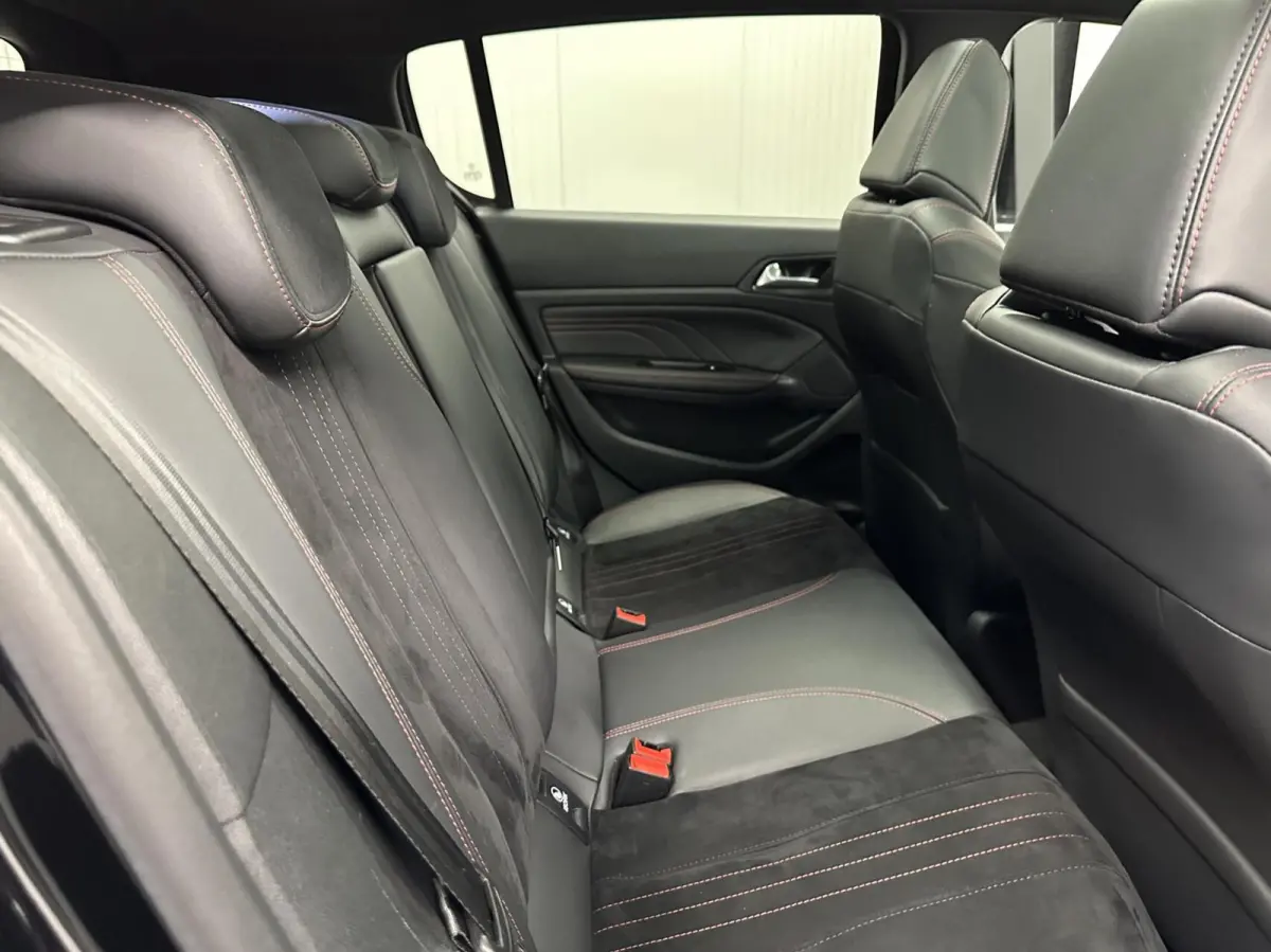 1.2 PureTech GT-Line PANO CARPLAY NAVI ECC CRUISE.