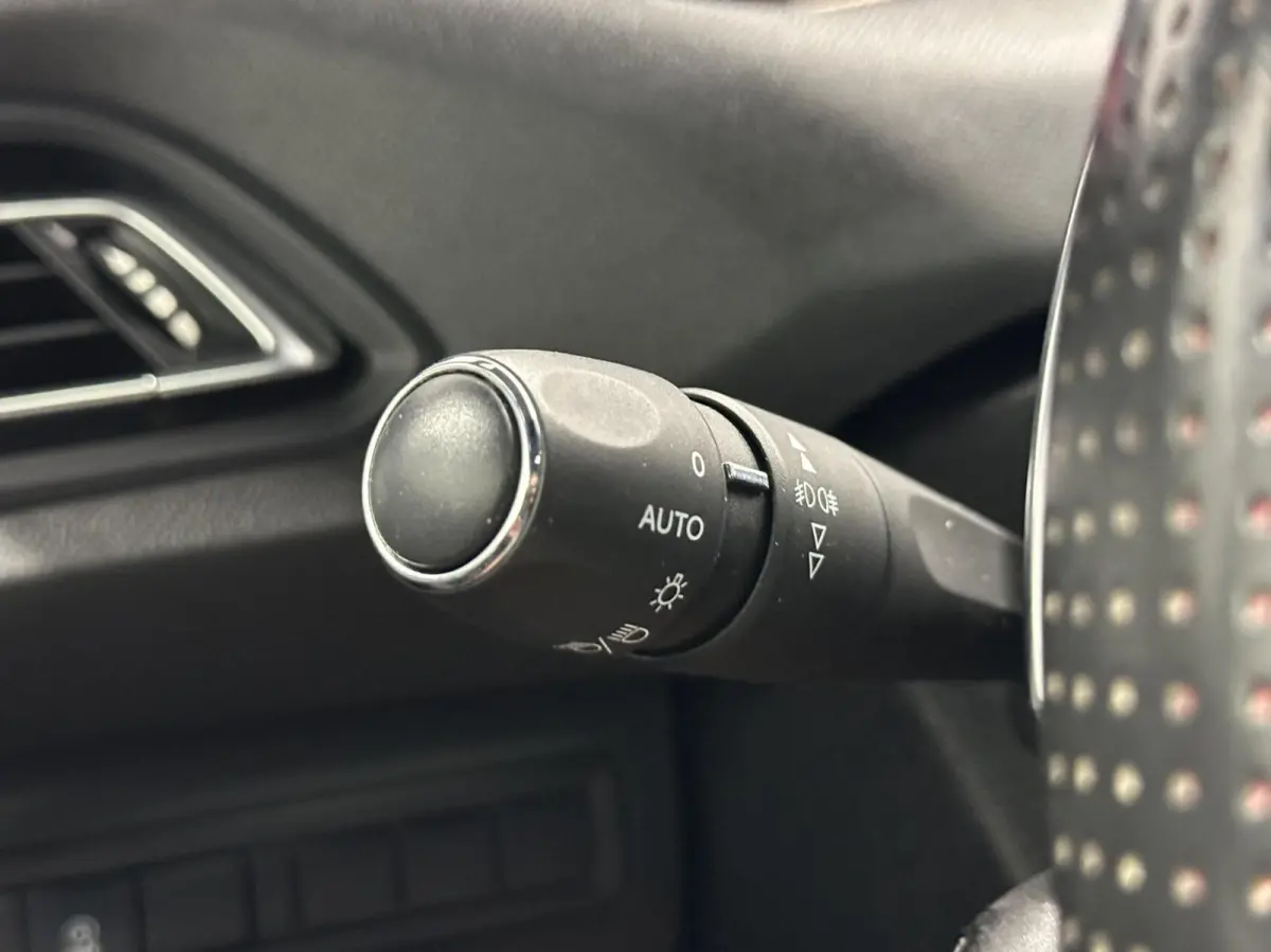 1.2 PureTech GT-Line PANO CARPLAY NAVI ECC CRUISE.