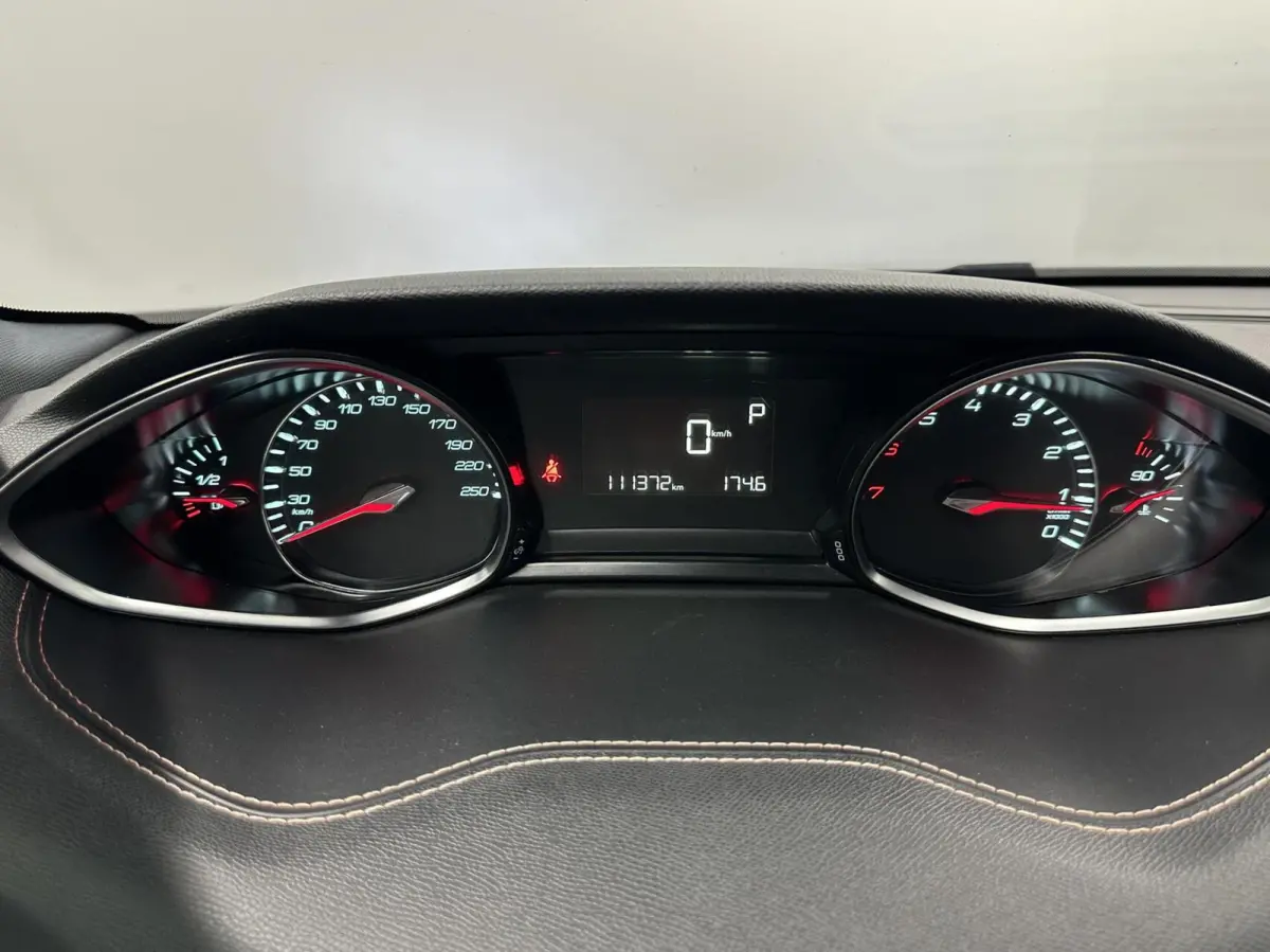 1.2 PureTech GT-Line PANO CARPLAY NAVI ECC CRUISE.