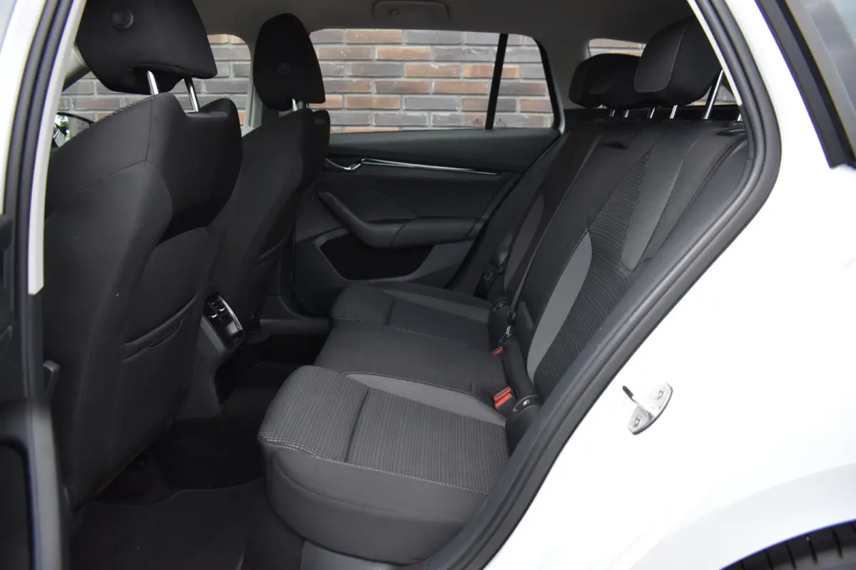 1.0 e-TSI Ambition VirtualCockpit NAVI ECC