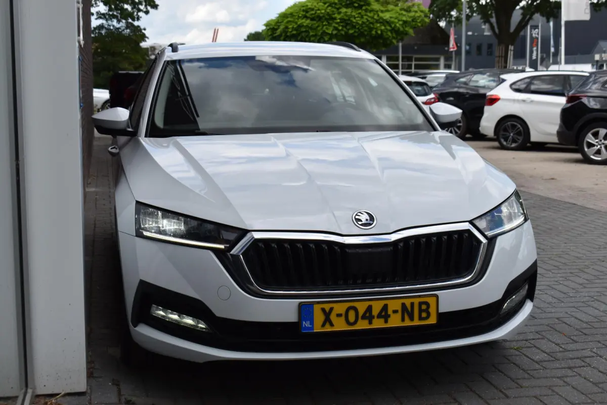 1.0 e-TSI Ambition VirtualCockpit NAVI ECC