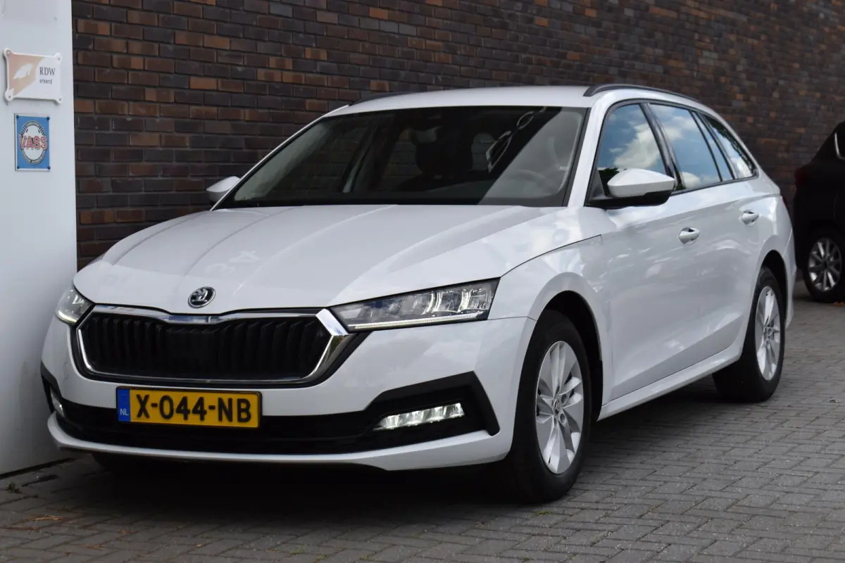 1.0 e-TSI Ambition VirtualCockpit NAVI ECC