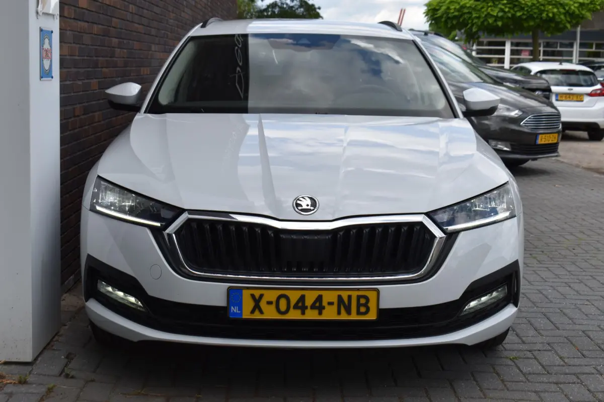 1.0 e-TSI Ambition VirtualCockpit NAVI ECC