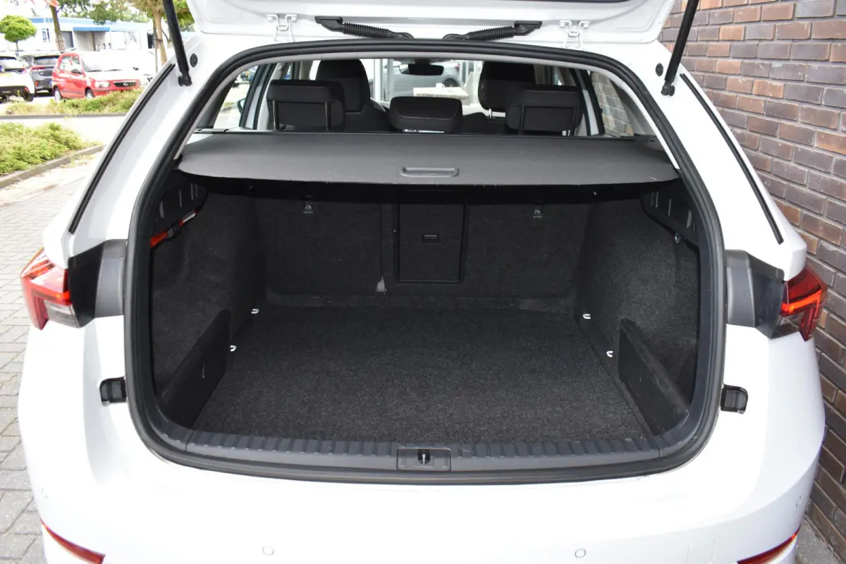 1.0 e-TSI Ambition VirtualCockpit NAVI ECC