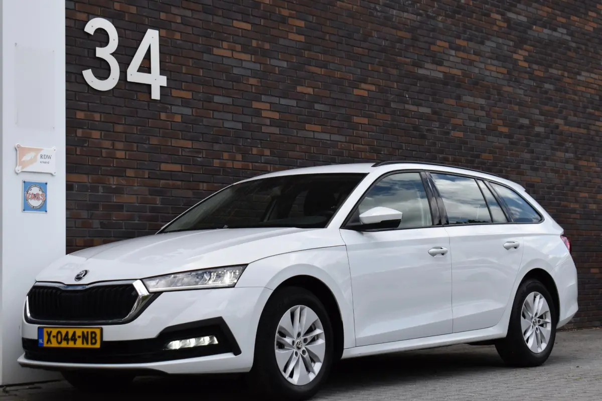 1.0 e-TSI Ambition VirtualCockpit NAVI ECC