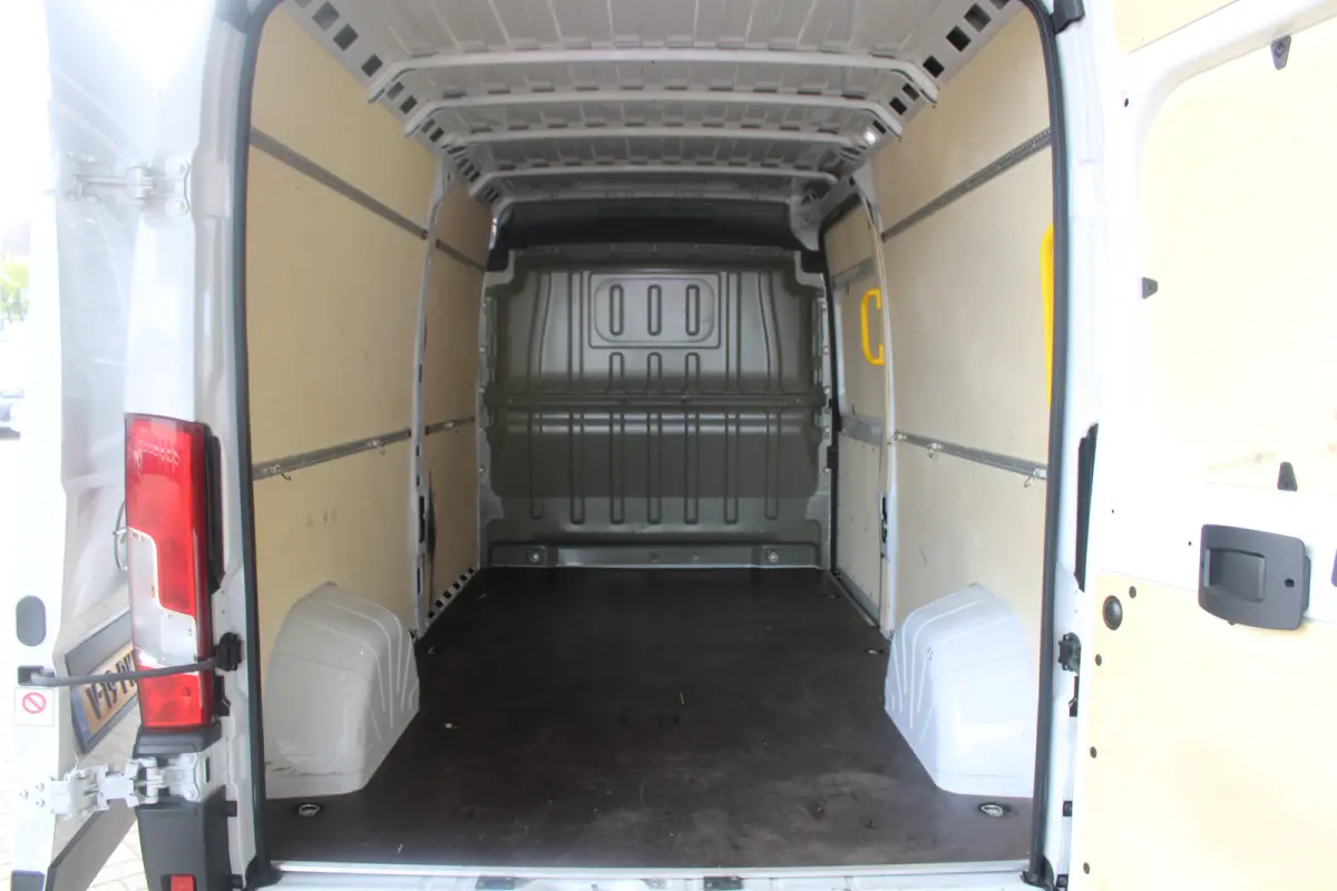2.2D 140 S&S L3H2 3.5t | Automaat! | Camera | Parkeersensoren | Laadruimtebettimering | Cruise control |