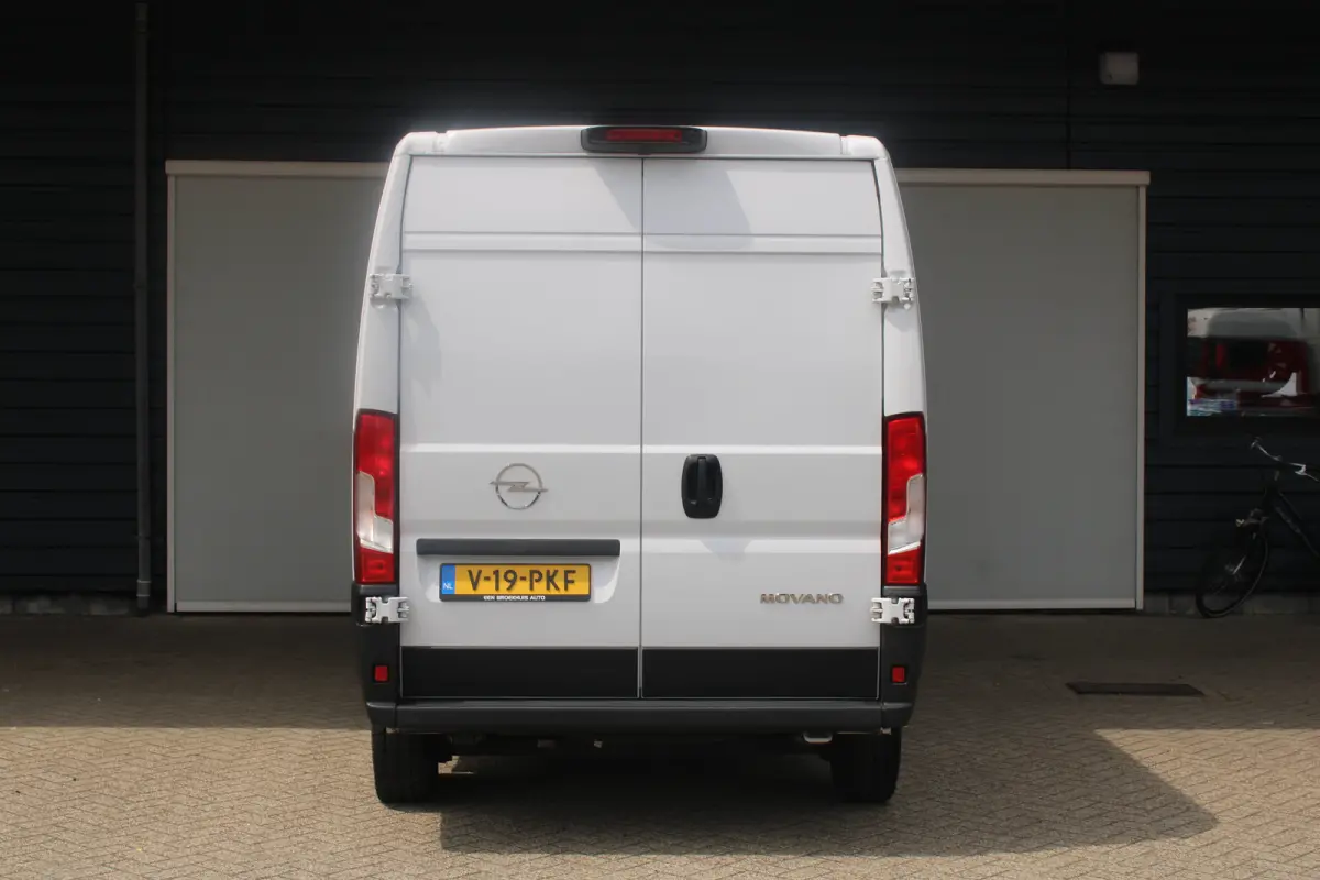 2.2D 140 S&S L3H2 3.5t | Automaat! | Camera | Parkeersensoren | Laadruimtebettimering | Cruise control |