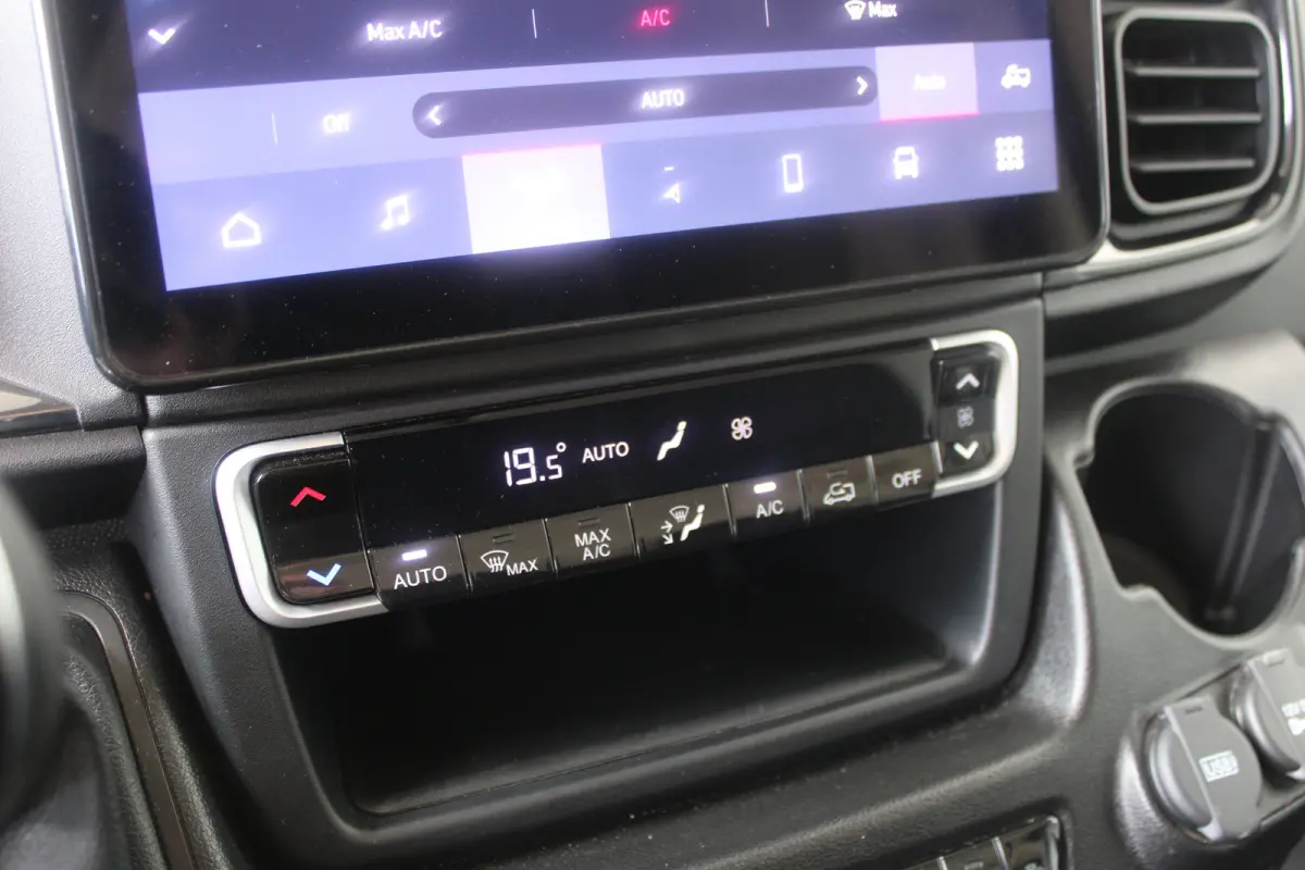 2.2D 140 S&S L3H2 3.5t | Automaat! | Camera | Parkeersensoren | Laadruimtebettimering | Cruise control |
