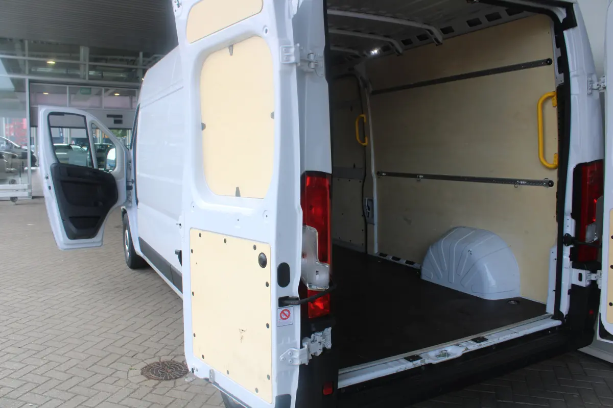 2.2D 140 S&S L3H2 3.5t | Automaat! | Camera | Parkeersensoren | Laadruimtebettimering | Cruise control |