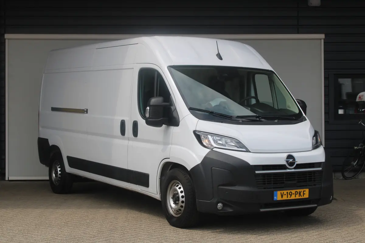 2.2D 140 S&S L3H2 3.5t | Automaat! | Camera | Parkeersensoren | Laadruimtebettimering | Cruise control |