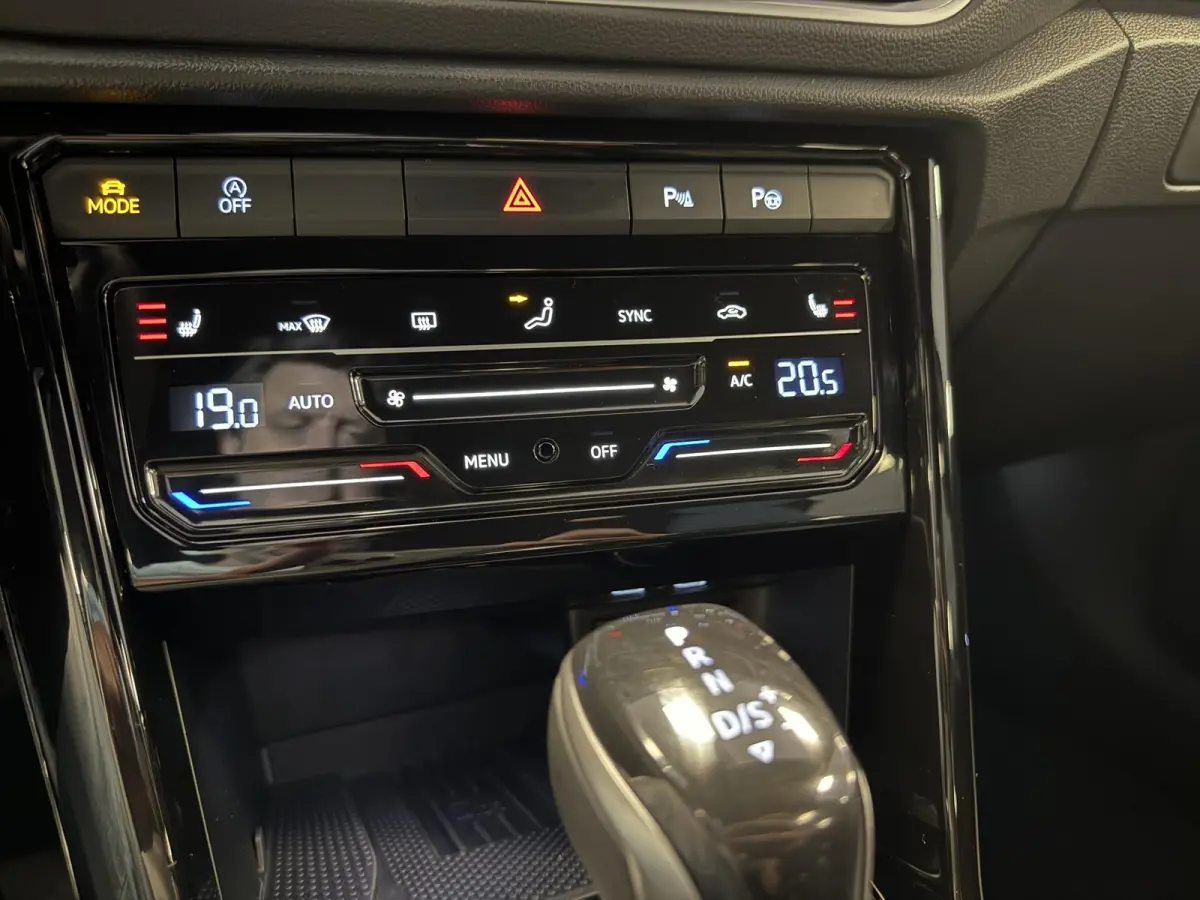 1.5 TSI R-Line DSG |Ergo bestuurderstoel|Stoelverwarming|NAVI&CARPLAY|TREKHAAK|IQ LED|CLIMA|