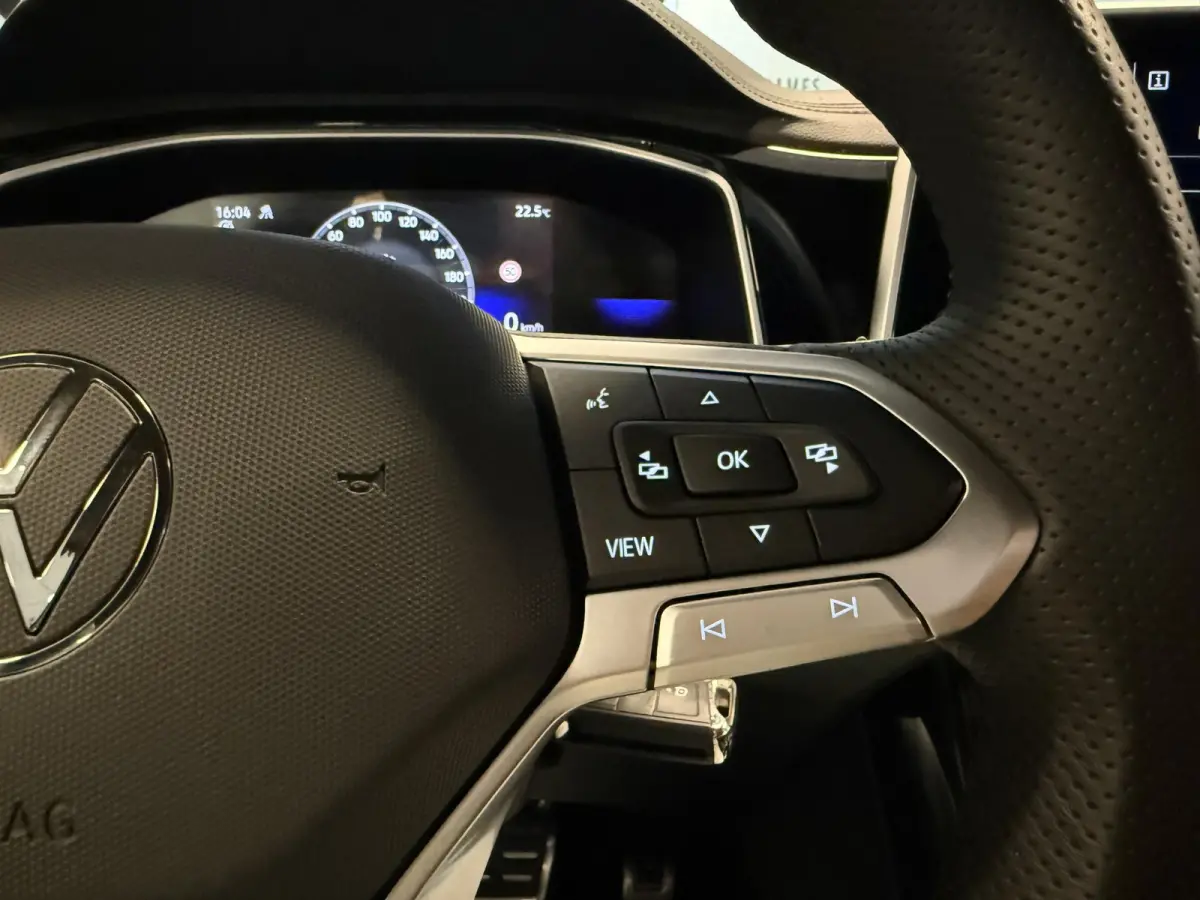 1.5 TSI R-Line DSG |Ergo bestuurderstoel|Stoelverwarming|NAVI&CARPLAY|TREKHAAK|IQ LED|CLIMA|