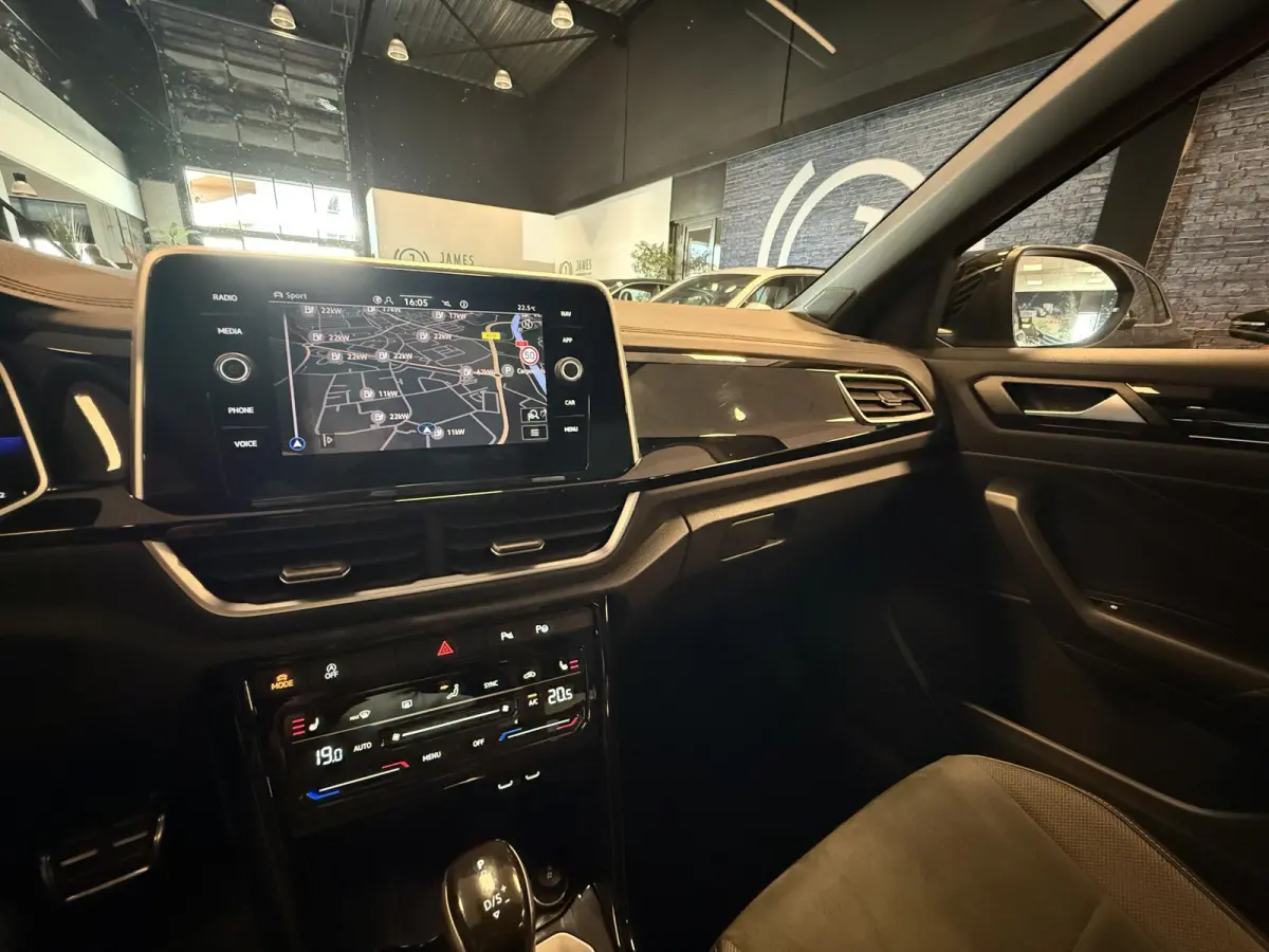 1.5 TSI R-Line DSG |Ergo bestuurderstoel|Stoelverwarming|NAVI&CARPLAY|TREKHAAK|IQ LED|CLIMA|
