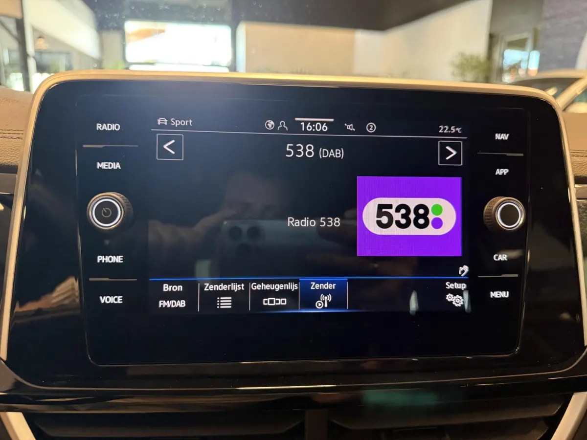 1.5 TSI R-Line DSG |Ergo bestuurderstoel|Stoelverwarming|NAVI&CARPLAY|TREKHAAK|IQ LED|CLIMA|