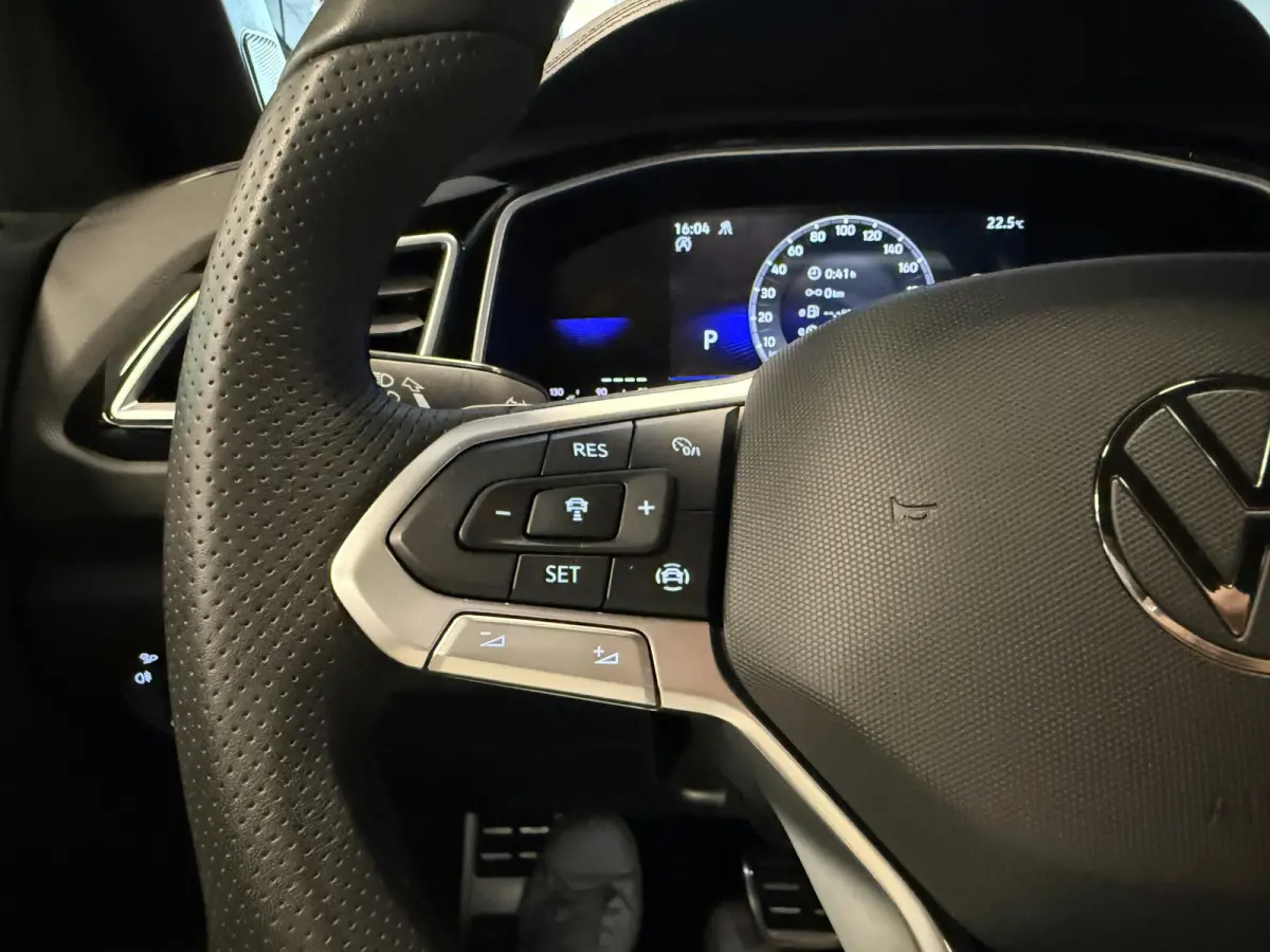 1.5 TSI R-Line DSG |Ergo bestuurderstoel|Stoelverwarming|NAVI&CARPLAY|TREKHAAK|IQ LED|CLIMA|