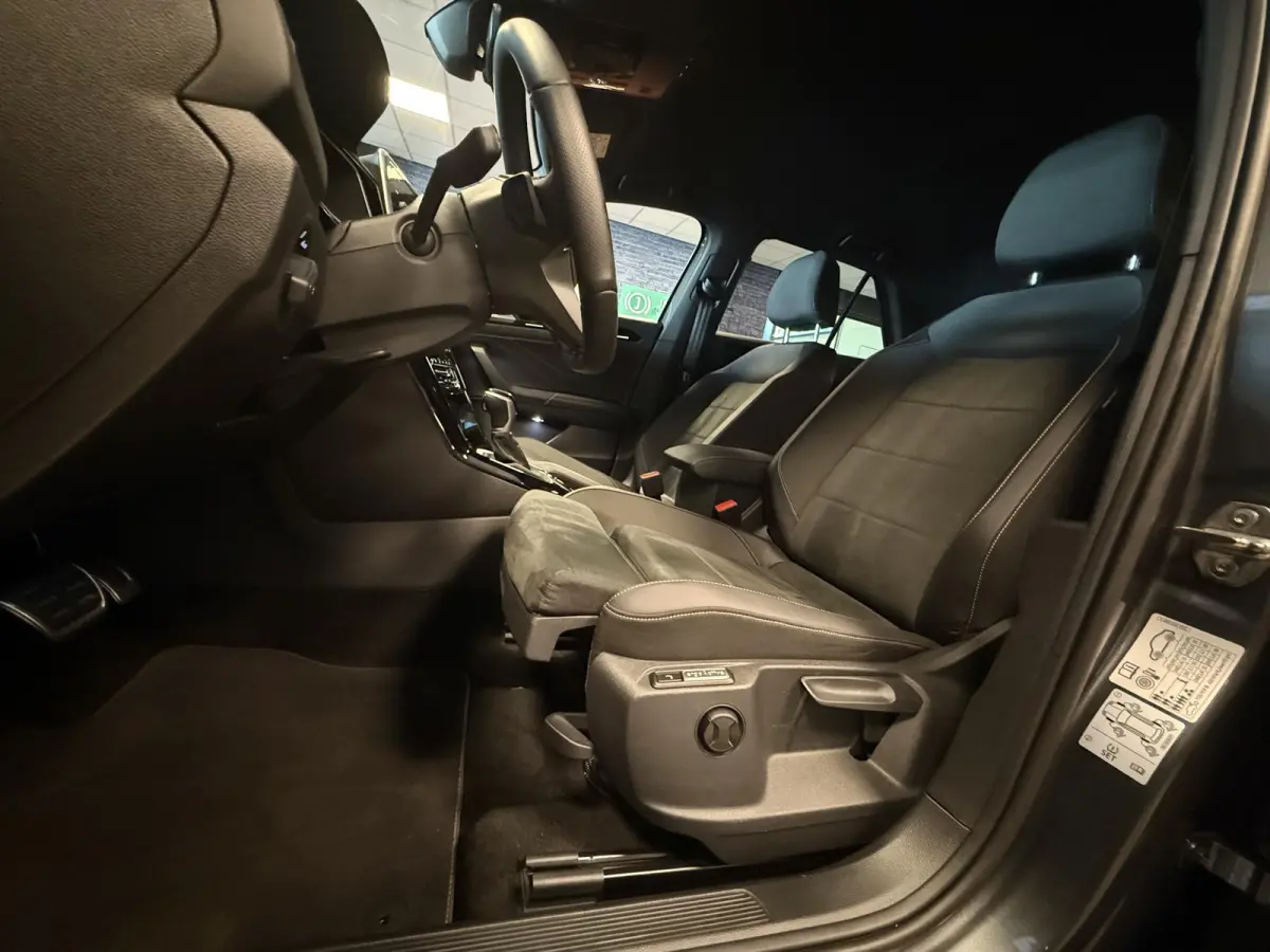 1.5 TSI R-Line DSG |Ergo bestuurderstoel|Stoelverwarming|NAVI&CARPLAY|TREKHAAK|IQ LED|CLIMA|