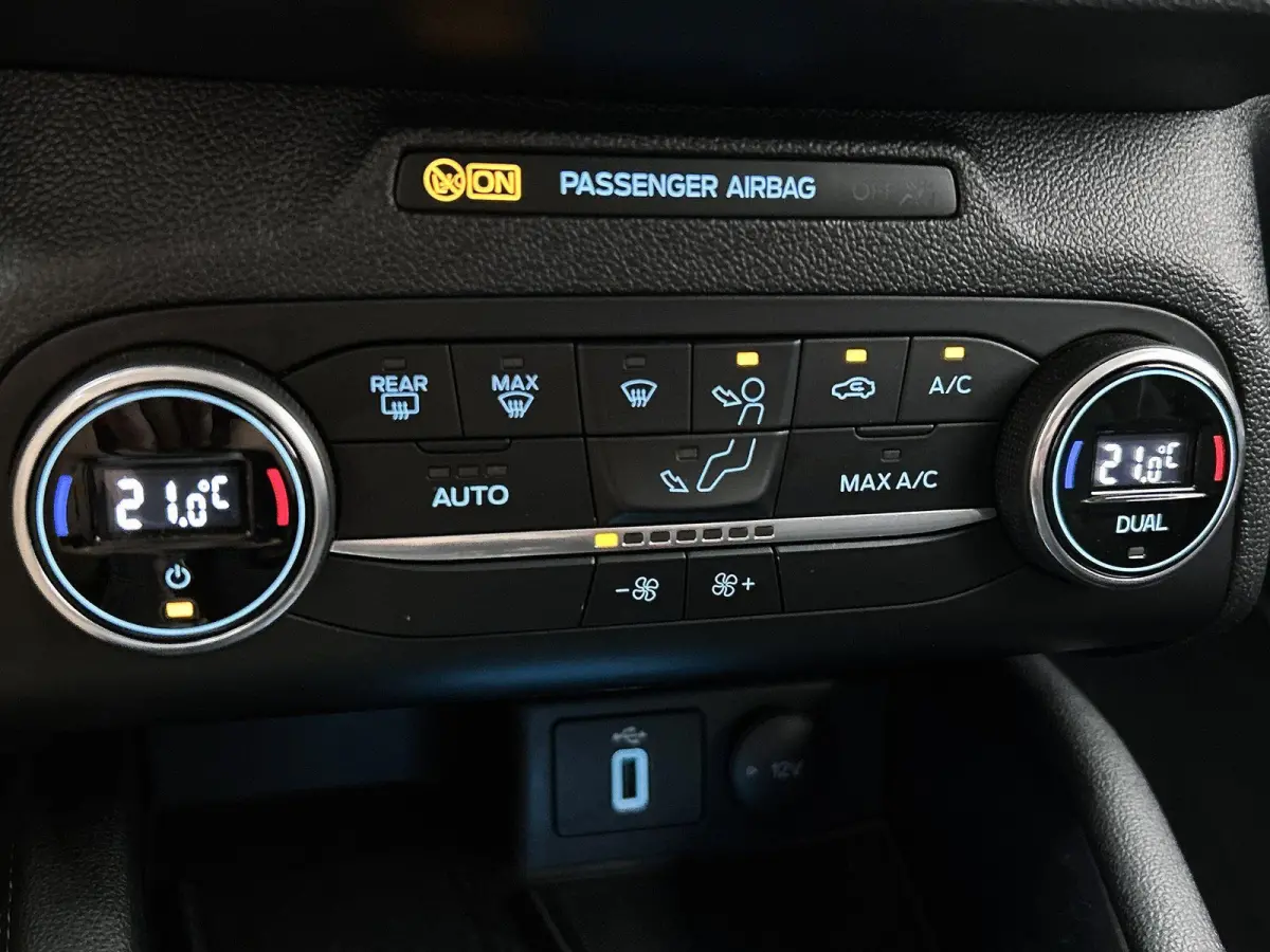 1.0 EcoBoost Hybrid Titanium X Business | ACHTERUITRIJCAMERA | NAVIGATIE | BLUETOOTH | CRUISE CONTROL | BANG & OLUFSEN | PARK ASSIST | DAB RADIO |