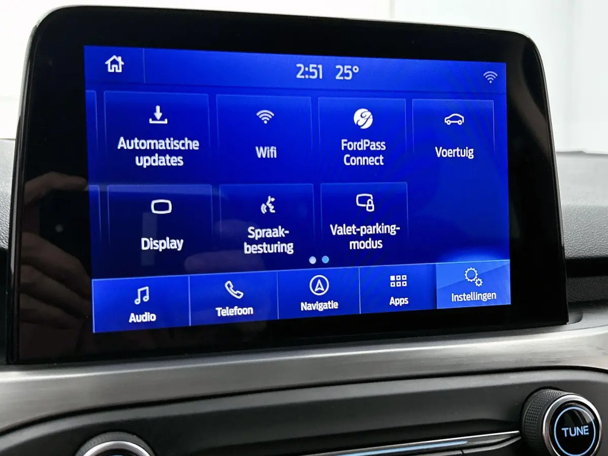 1.0 EcoBoost Hybrid Titanium X Business | ACHTERUITRIJCAMERA | NAVIGATIE | BLUETOOTH | CRUISE CONTROL | BANG & OLUFSEN | PARK ASSIST | DAB RADIO |