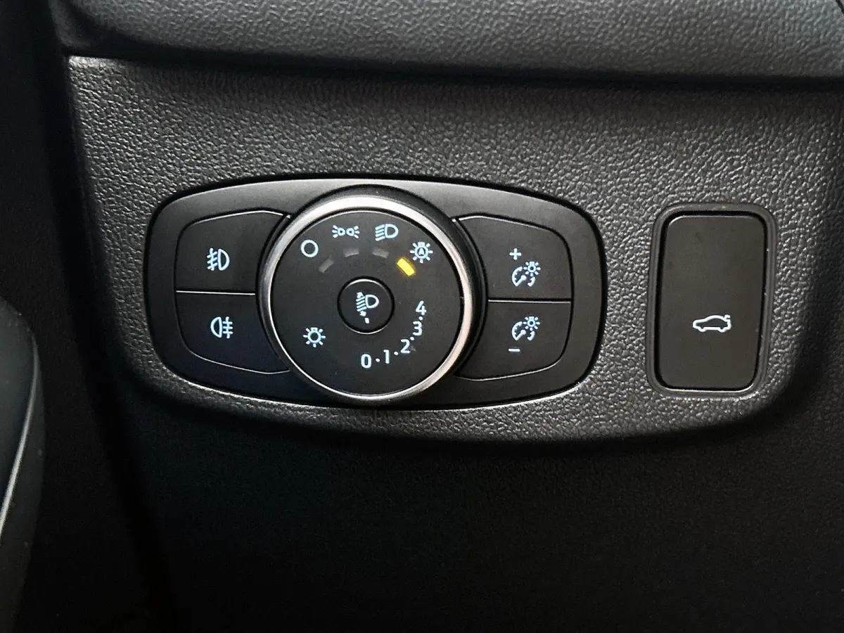 1.0 EcoBoost Hybrid Titanium X Business | ACHTERUITRIJCAMERA | NAVIGATIE | BLUETOOTH | CRUISE CONTROL | BANG & OLUFSEN | PARK ASSIST | DAB RADIO |