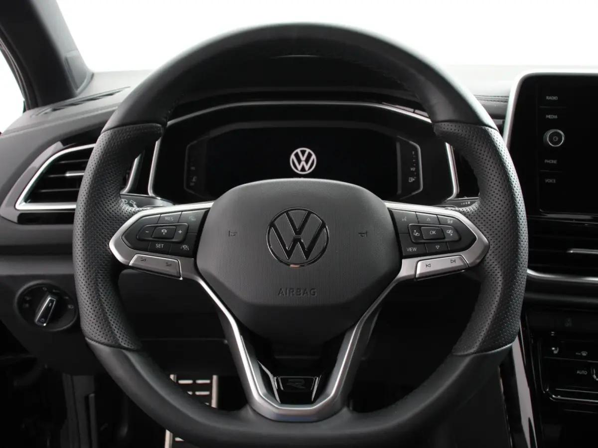 1.5 TSI DSG R-Line Climate control Adaptieve cruise control LED Navigatie Achteruitrijcamera Parkeersensoren Apple Carplay Android Auto Radio