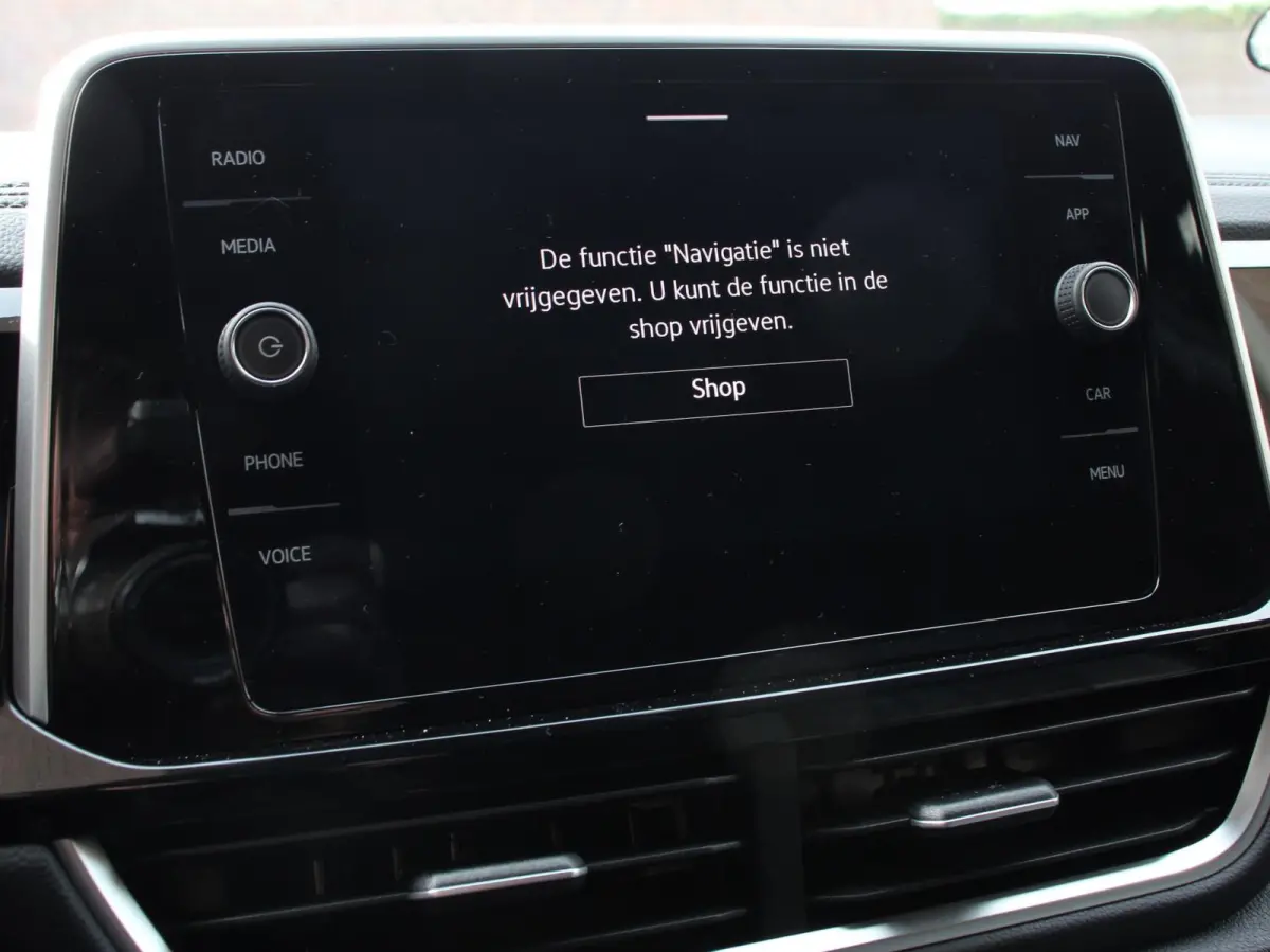 1.5 TSI DSG R-Line Climate control Adaptieve cruise control LED Navigatie Achteruitrijcamera Parkeersensoren Apple Carplay Android Auto Radio