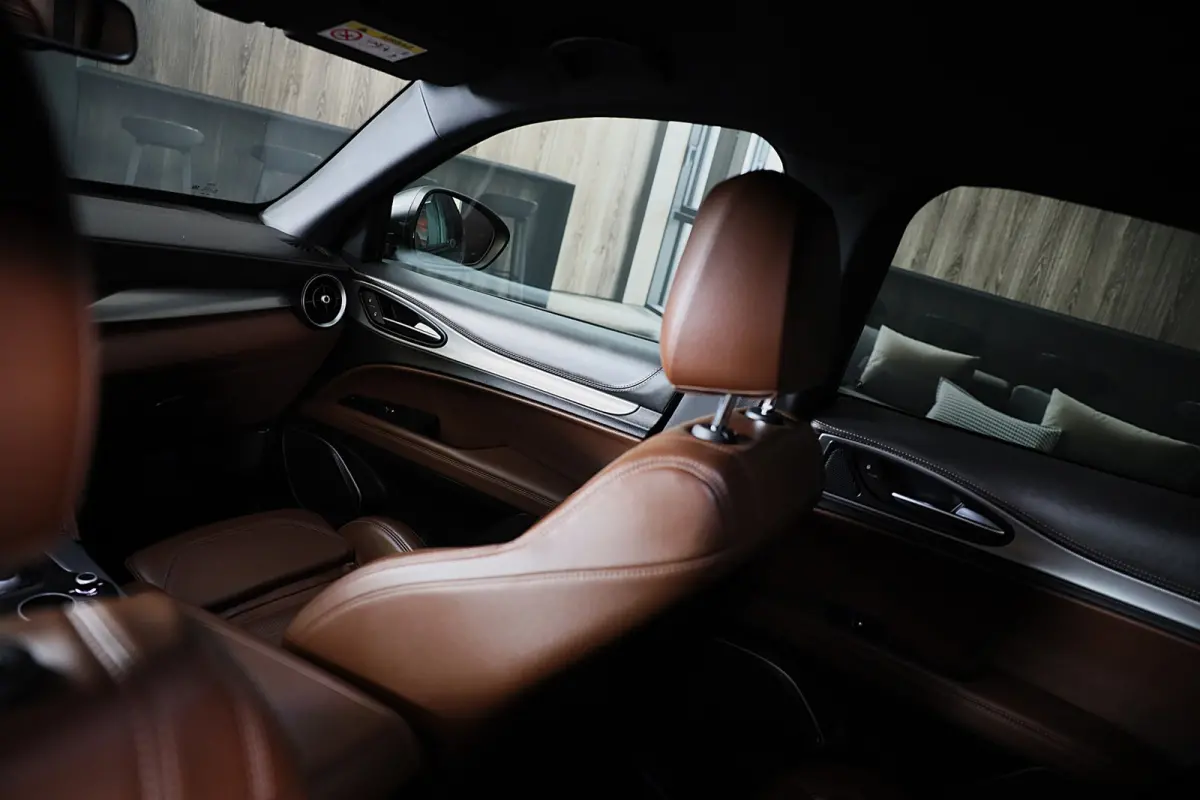 2.0 T AWD Veloce / Cognac Leder / Acc / Lane Assist / Memory / Elek Stoelen / Navi / Camera / 20 Inch