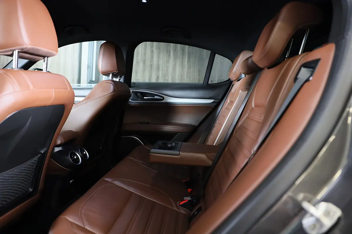 2.0 T AWD Veloce / Cognac Leder / Acc / Lane Assist / Memory / Elek Stoelen / Navi / Camera / 20 Inch