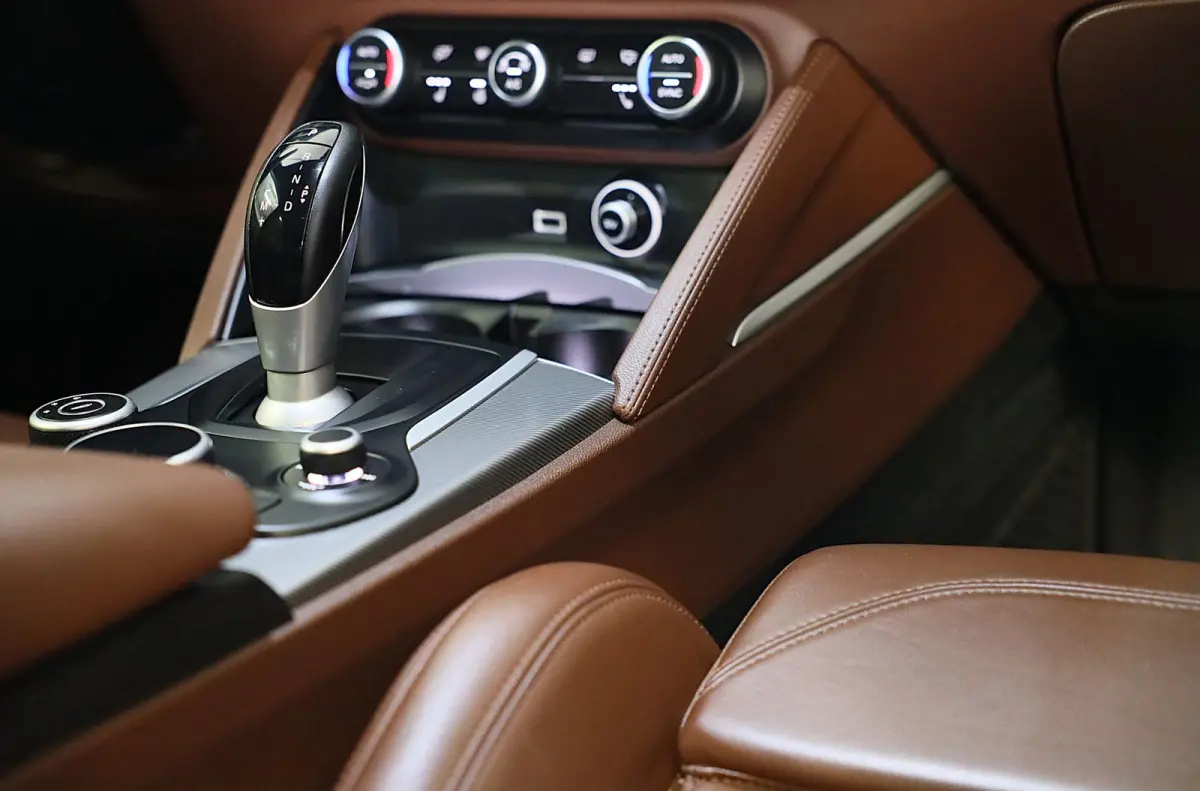 2.0 T AWD Veloce / Cognac Leder / Acc / Lane Assist / Memory / Elek Stoelen / Navi / Camera / 20 Inch