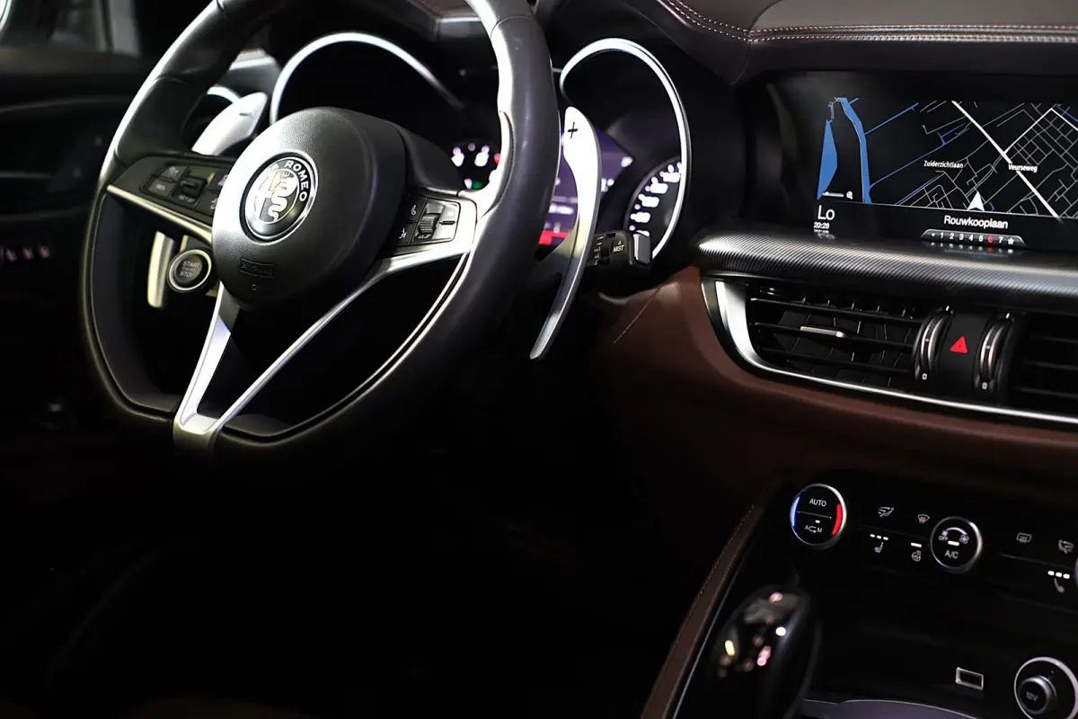 2.0 T AWD Veloce / Cognac Leder / Acc / Lane Assist / Memory / Elek Stoelen / Navi / Camera / 20 Inch