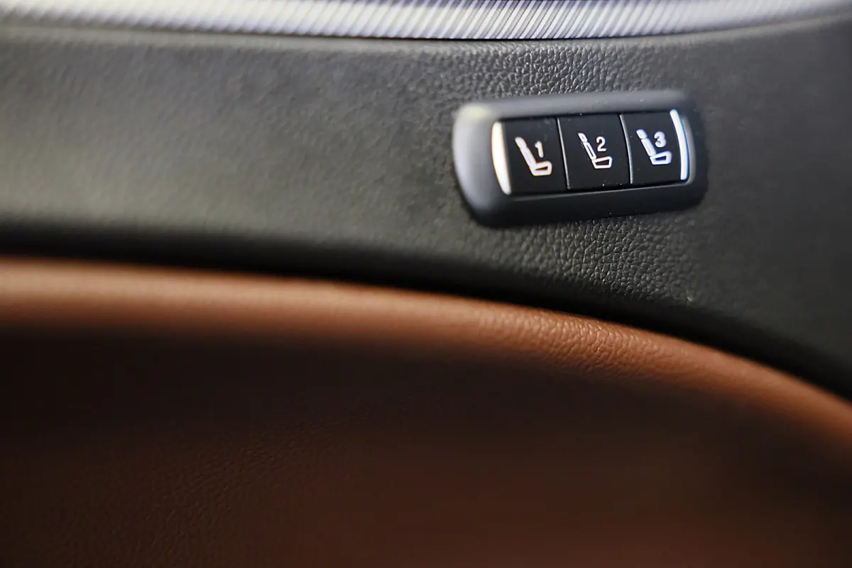 2.0 T AWD Veloce / Cognac Leder / Acc / Lane Assist / Memory / Elek Stoelen / Navi / Camera / 20 Inch