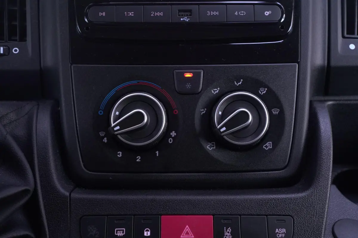 2.2 D 140 pk L4H2 Airco, Cruise Control Laadruimte Pakket, Lane Assist, Slechts 26 dkm, 2-Zits