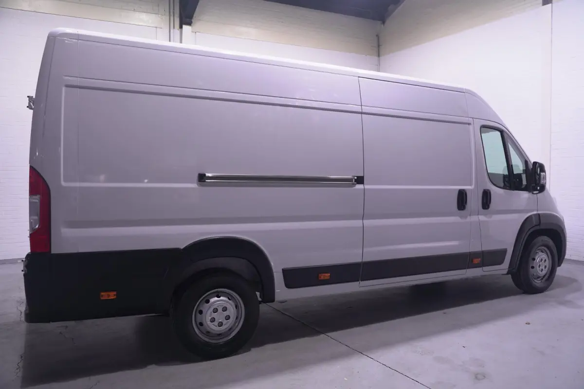 2.2 D 140 pk L4H2 Airco, Cruise Control Laadruimte Pakket, Lane Assist, Slechts 26 dkm, 2-Zits
